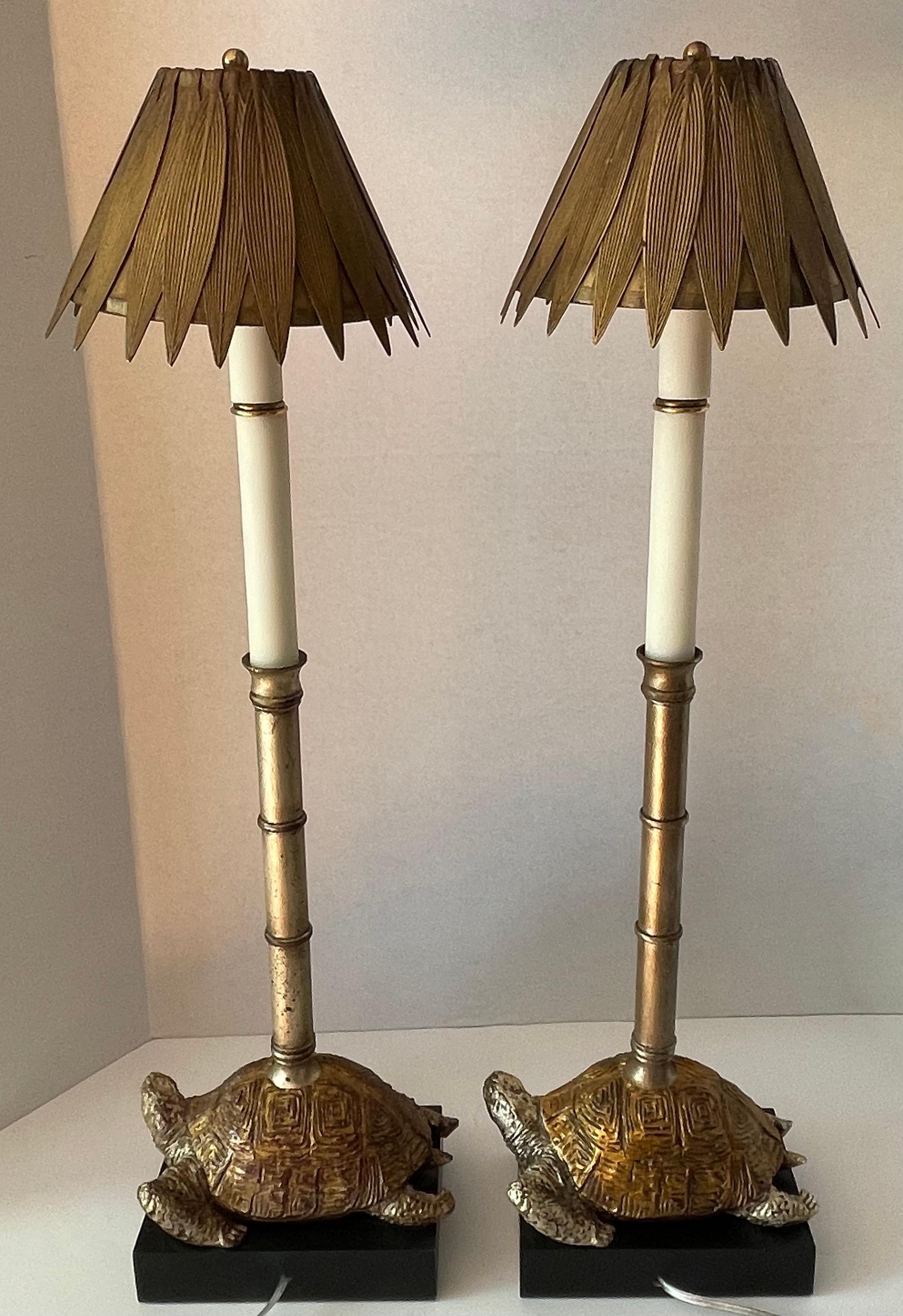 Coppia di lampade a tartaruga in finto bambù dorato con paralume in vendita 5