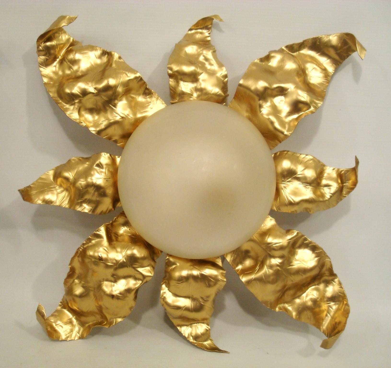 Pareja de apliques / candelabros / empotrables de hierro dorado Ferge Sunburst. Italia 1950 Italiano en venta