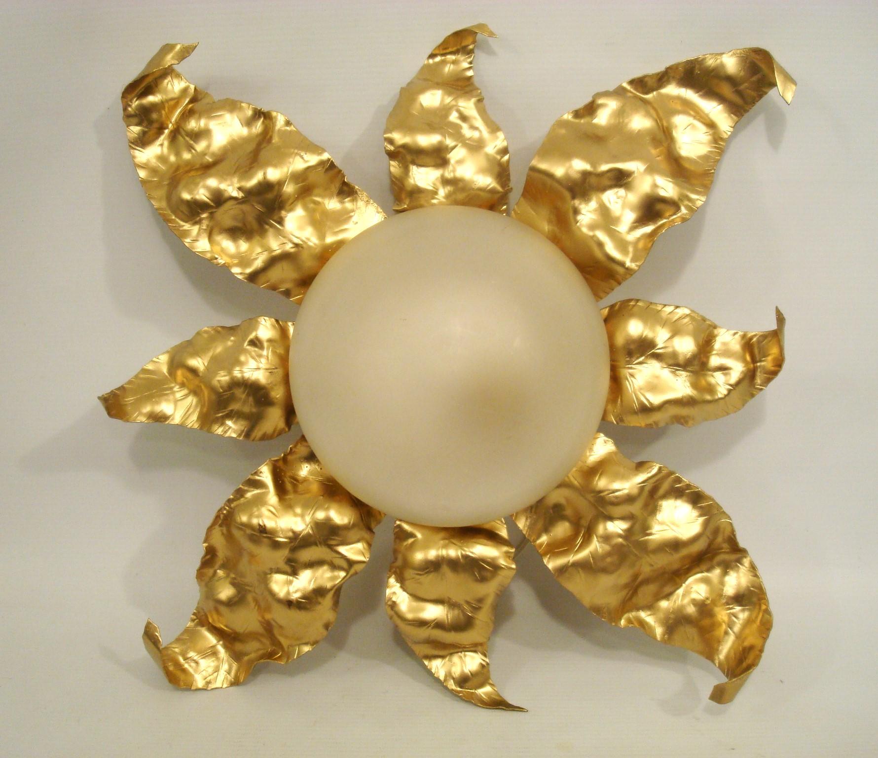 Pareja de apliques / candelabros / empotrables de hierro dorado Ferge Sunburst. Italia 1950 en venta 1