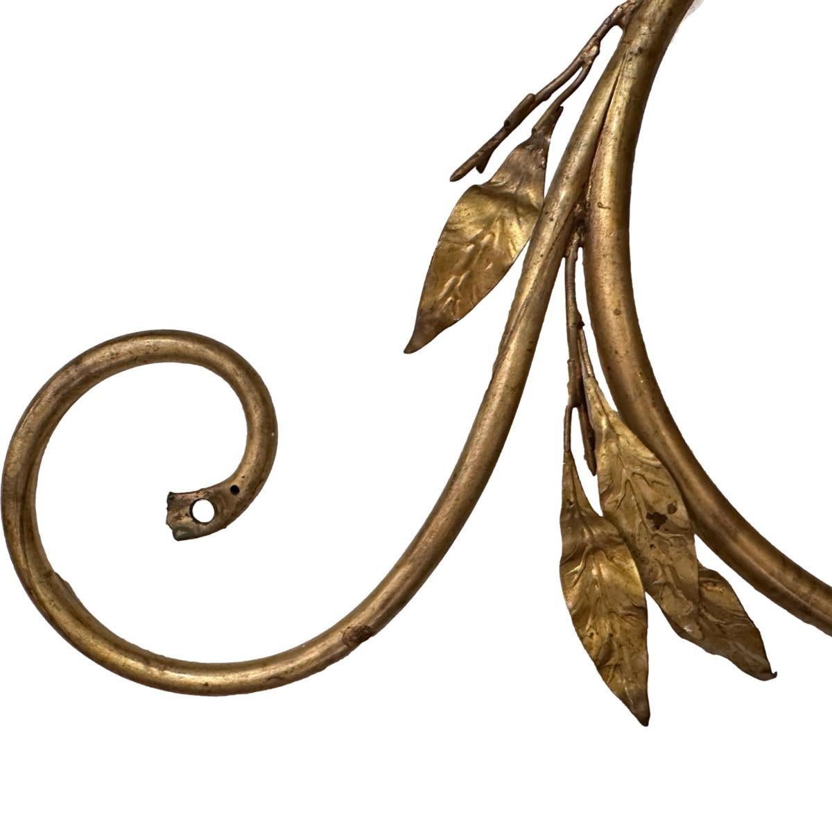 Coppia di applique floreali dorate In condizioni buone in vendita a New York, NY