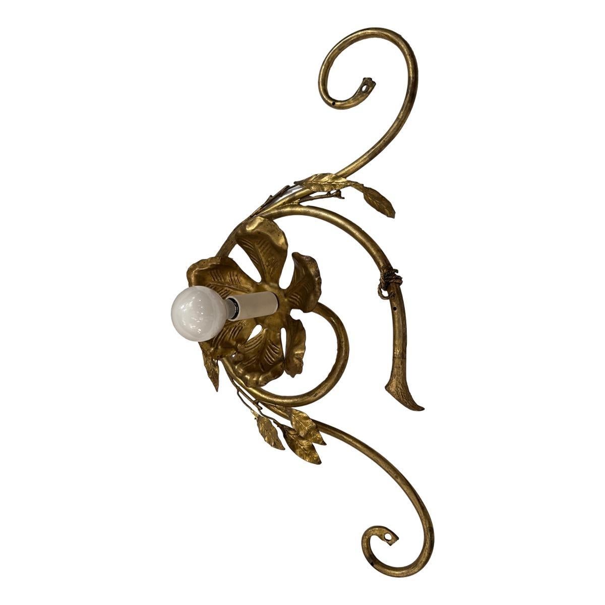 Metallo Coppia di applique floreali dorate in vendita