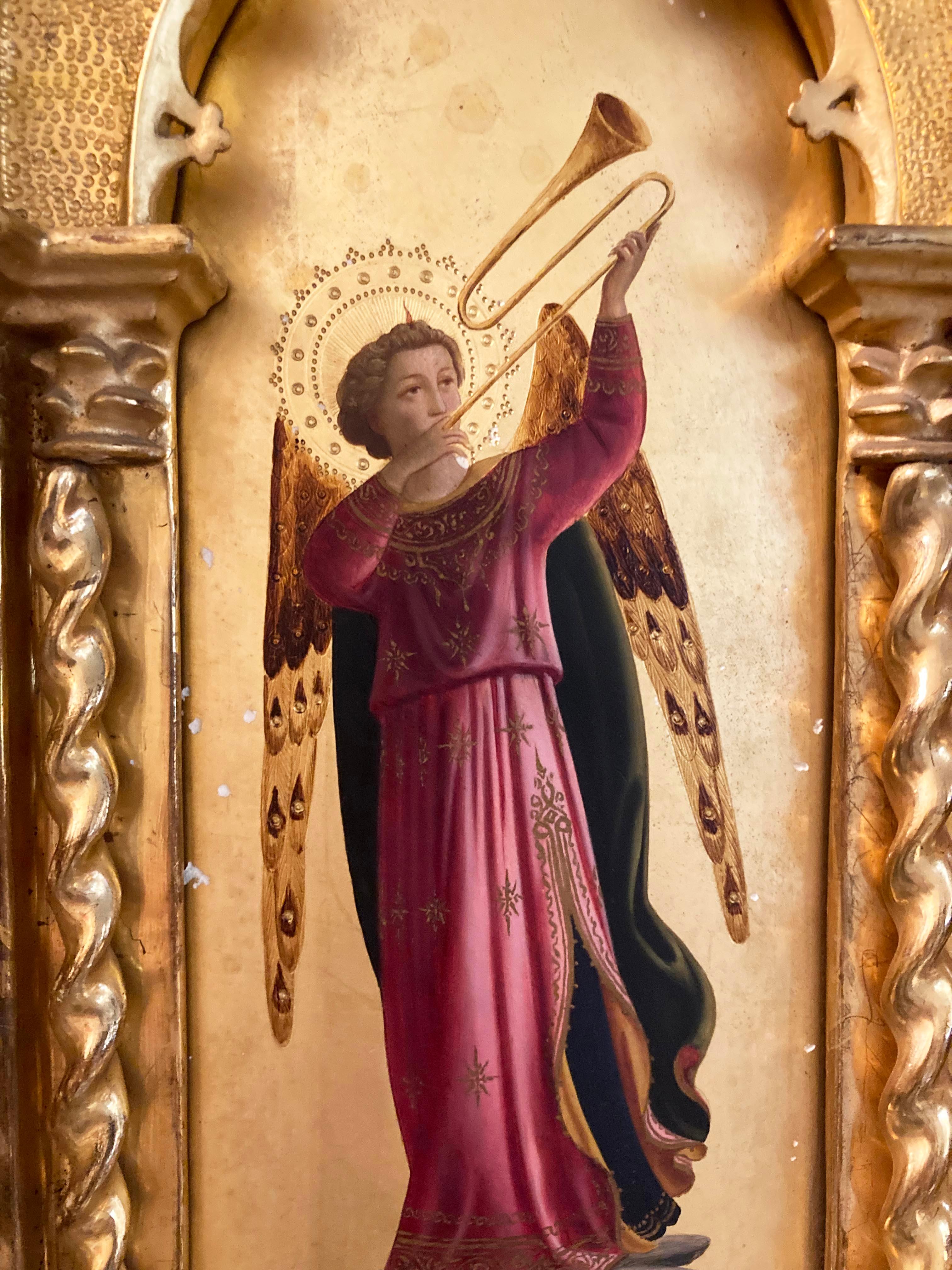 Gothique Paire d'anges gothiques avec cadre doré en vente