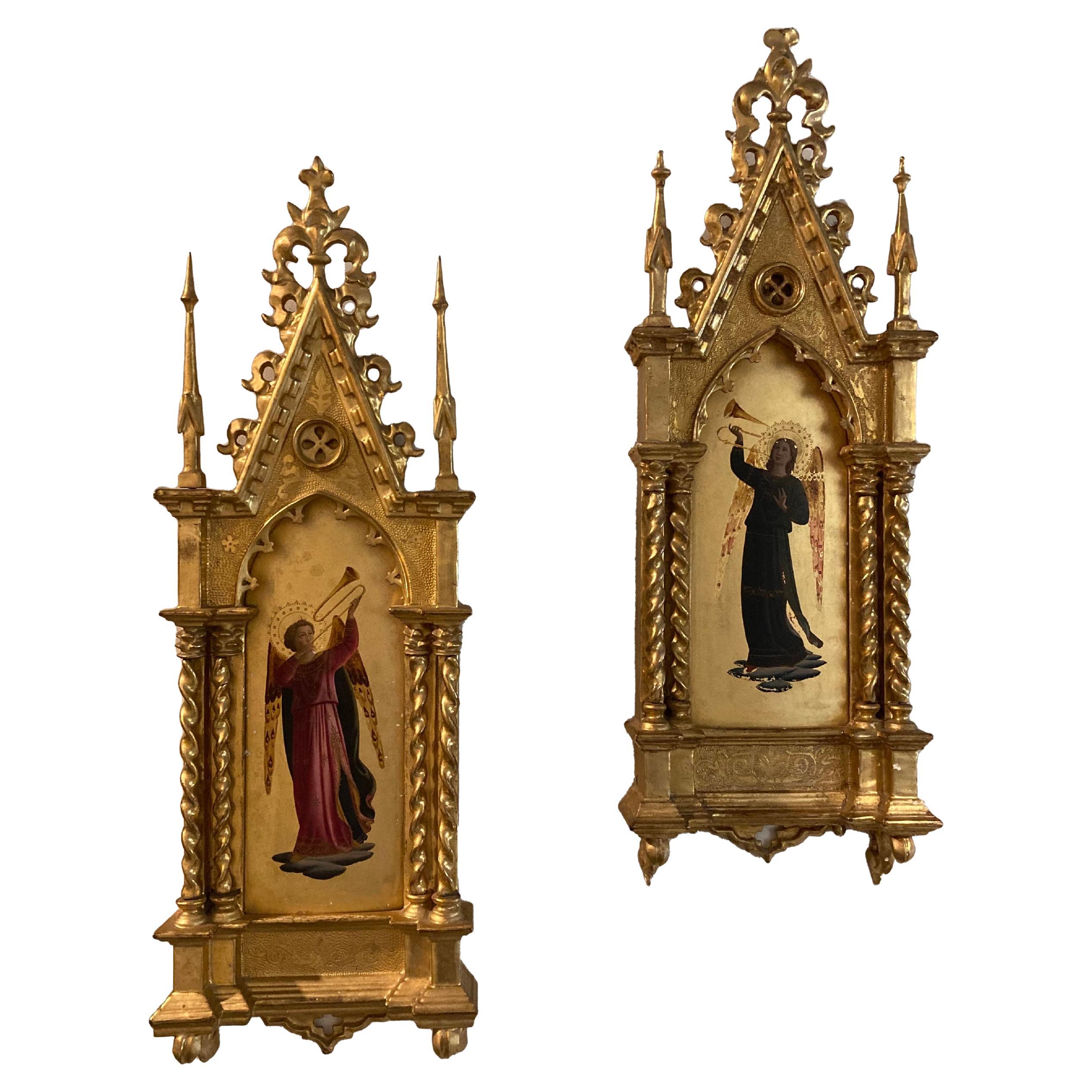 Paar gotische Engel mit vergoldetem Rahmen