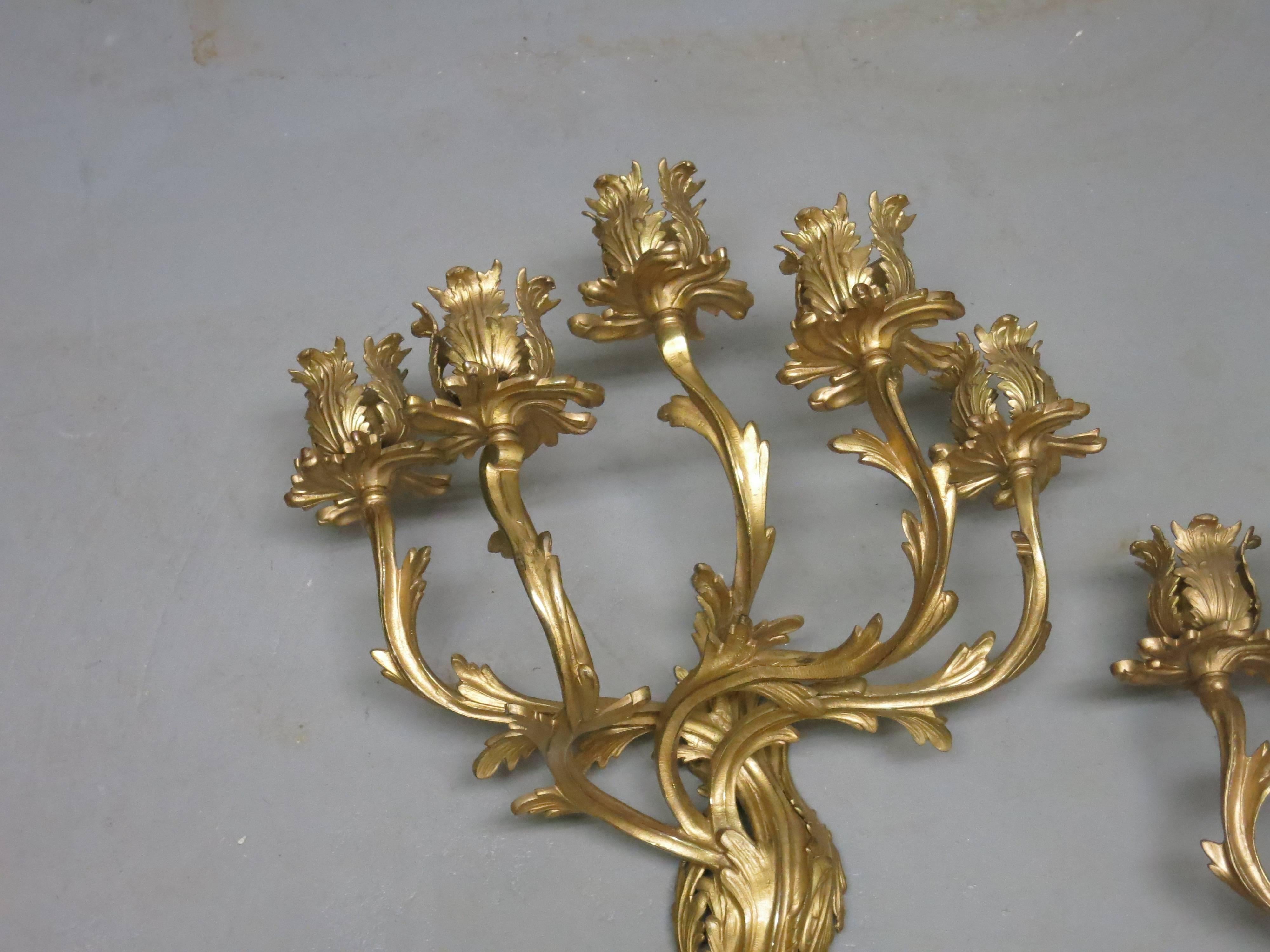 Early 20th Century Pair of Gilt French Sconces Louis XV Style For Sale