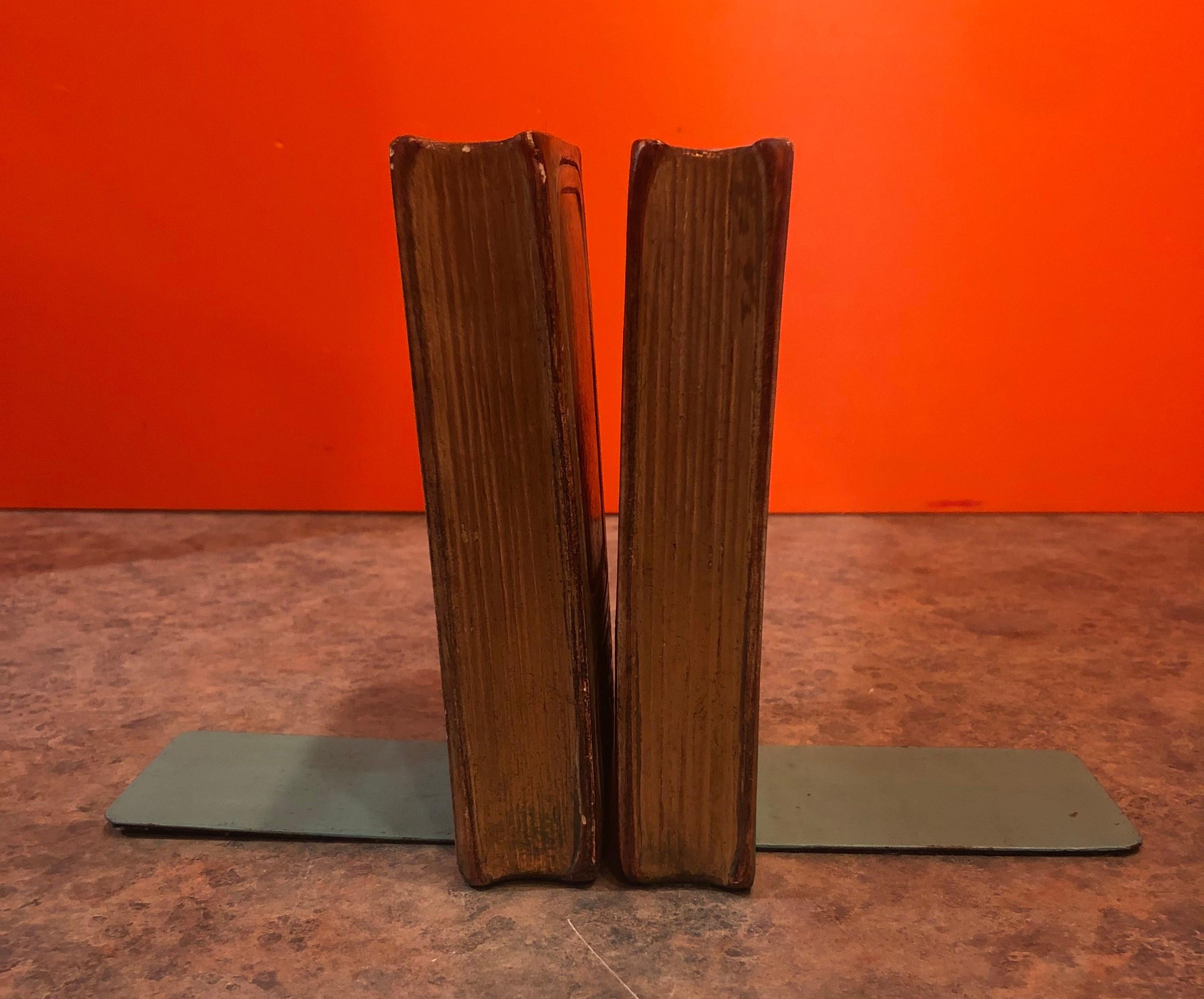 Pair of Gilt Hollywood Regency Bookends by Borghese In Good Condition For Sale In San Diego, CA