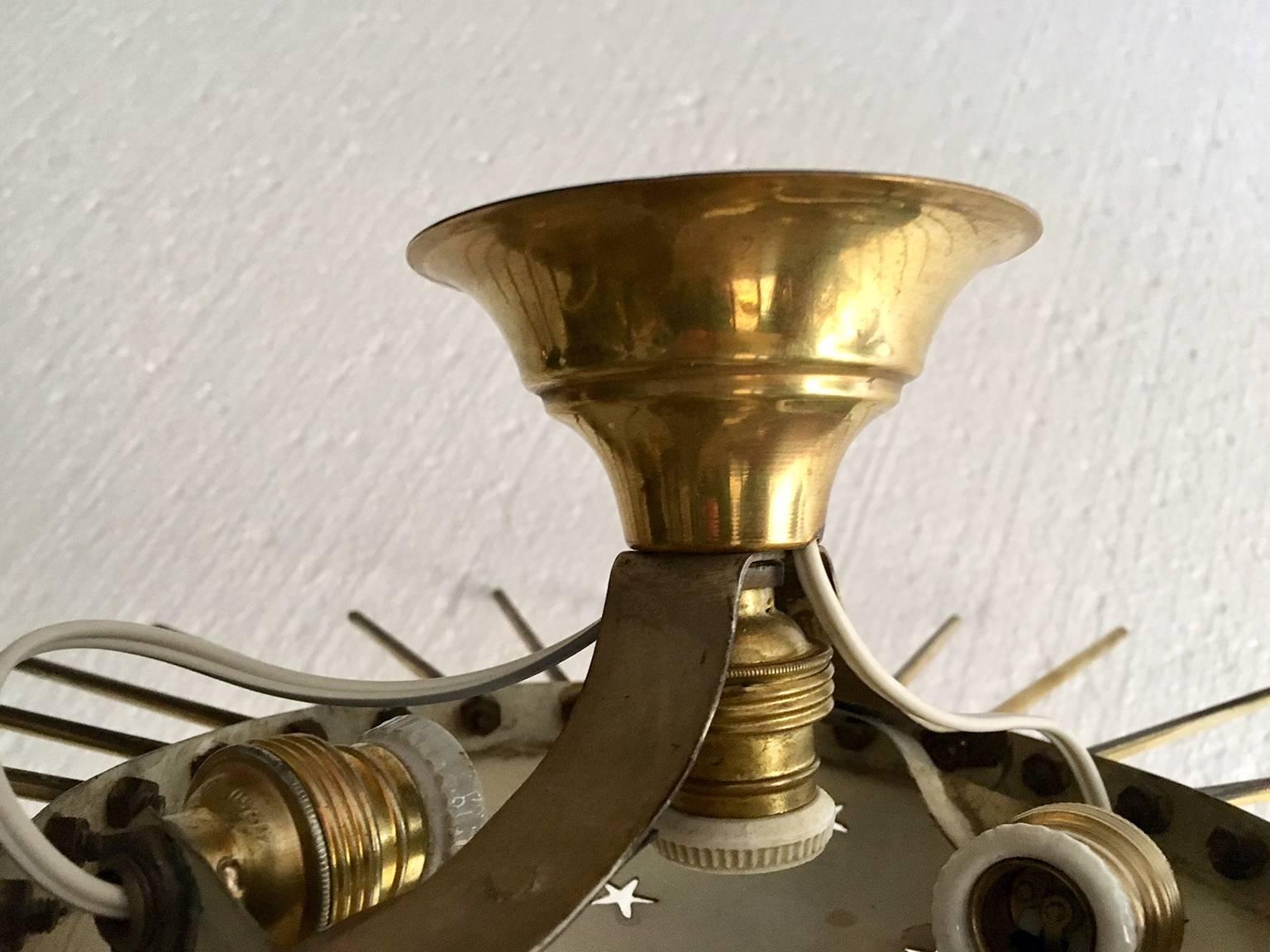 Mid Century Pair of Gilt Iron and Brass Sunburst Wall Sconces In Good Condition For Sale In Madrid, ES