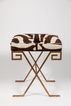 Coppia di panche in ferro dorato e pelle di zebra alla maniera di Jean-Michel Frank