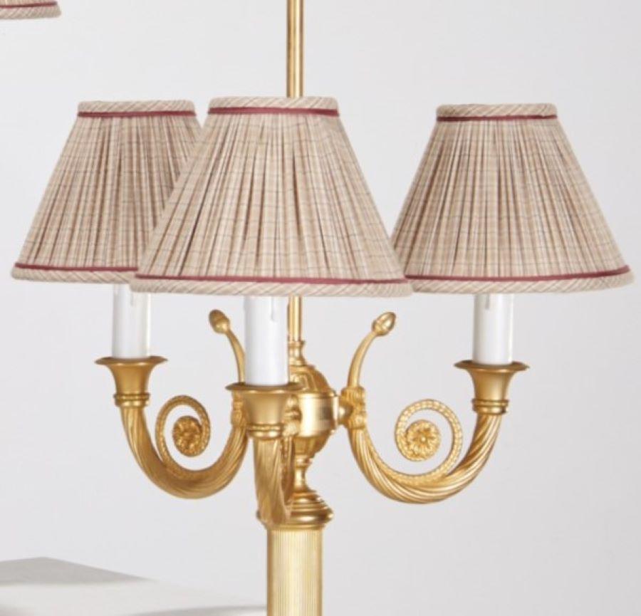 20. Jh., ein beeindruckendes Paar italienischer Tischlampen von Laudarte S.r.l., entworfen von dem berühmten Architekten Giovanni Maria Malerba. Dieses Modell mit dem Namen 