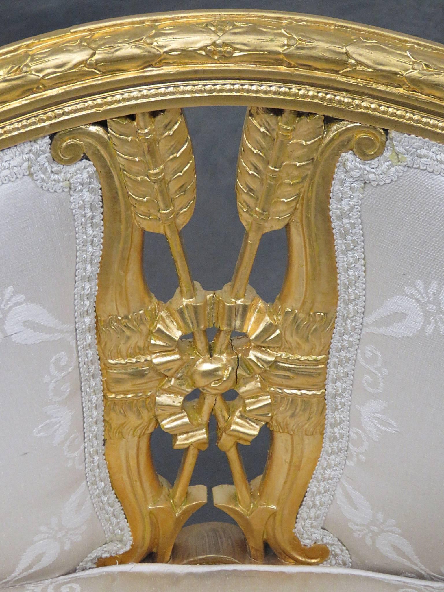 Pair of gold gilt marquis. Measures: 20