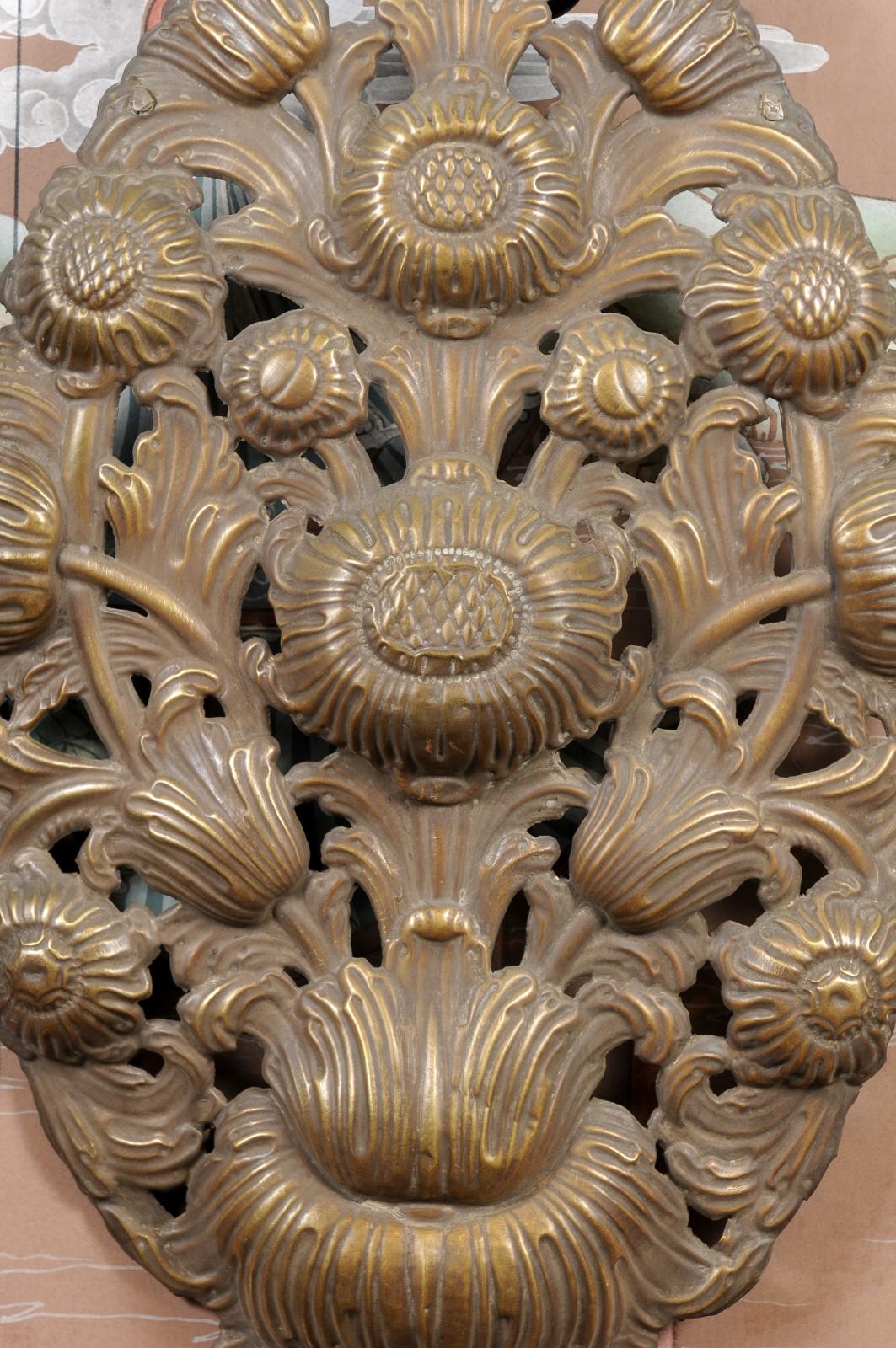 Paire d'appliques à 2 lumières en métal doré avec motif de tournesol en vente 4