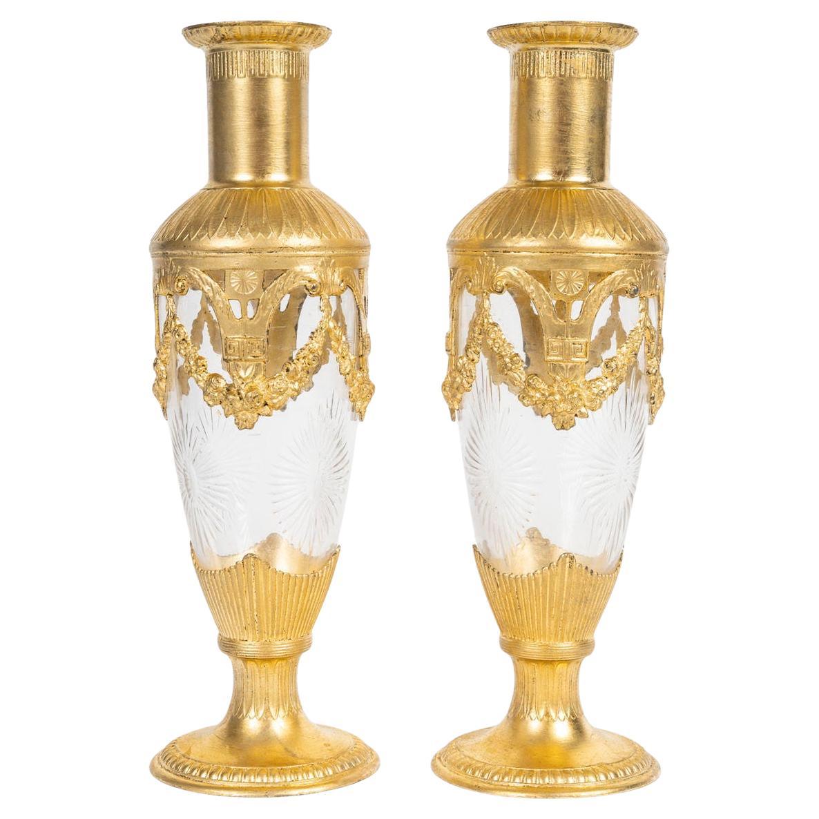 Pareja de jarrones de metal dorado y cristal, finales del siglo XIX, época de Napoleón III. en venta