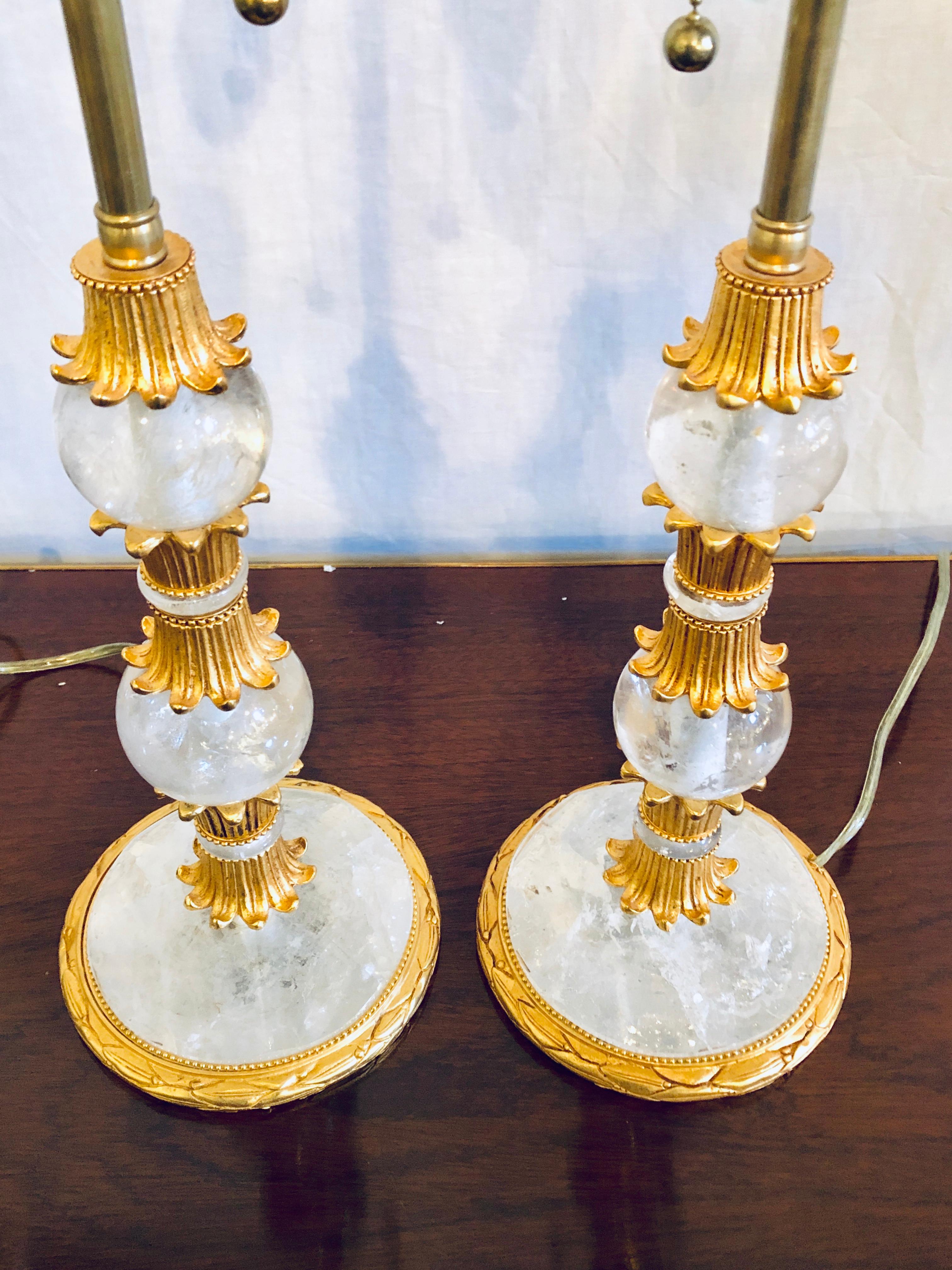 Paar Tischlampen aus vergoldetem Metall und Bergkristall im Baguès-Stil im Angebot 6