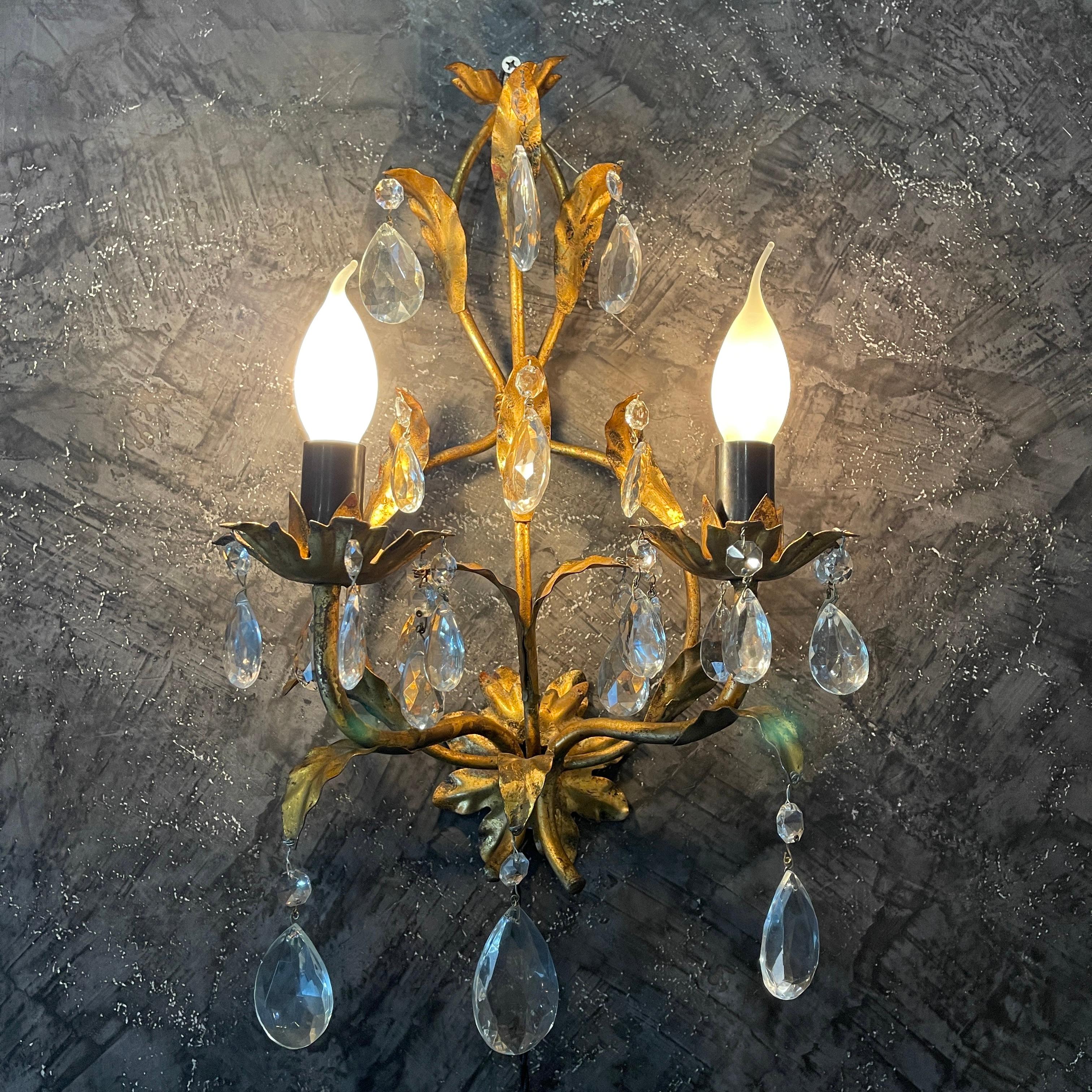 Pair of Gilt Metal Crystal Wall Sconces In Good Condition For Sale In Chonburi, TH