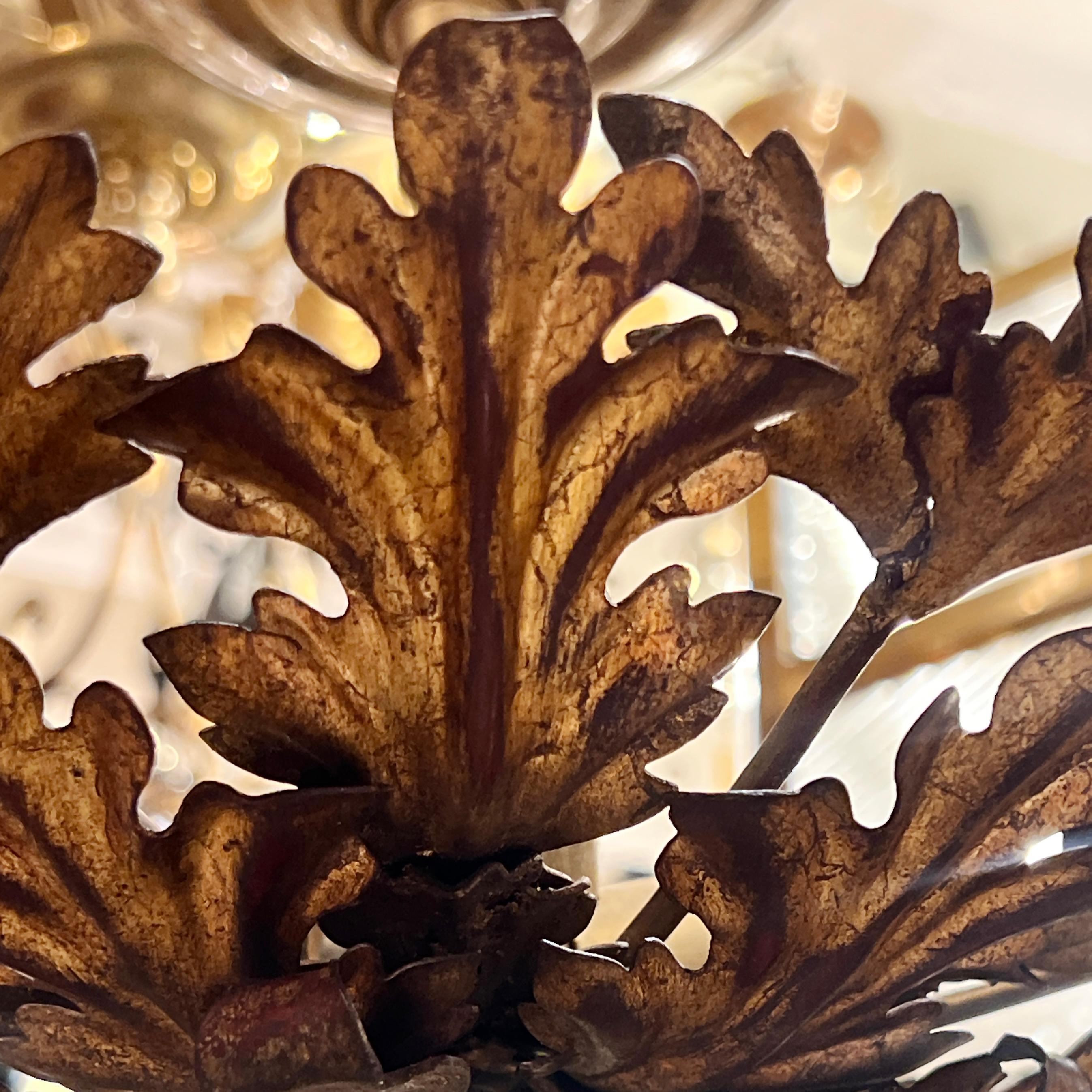 Français Paire de luminaires en métal doré, vendus individuellement en vente