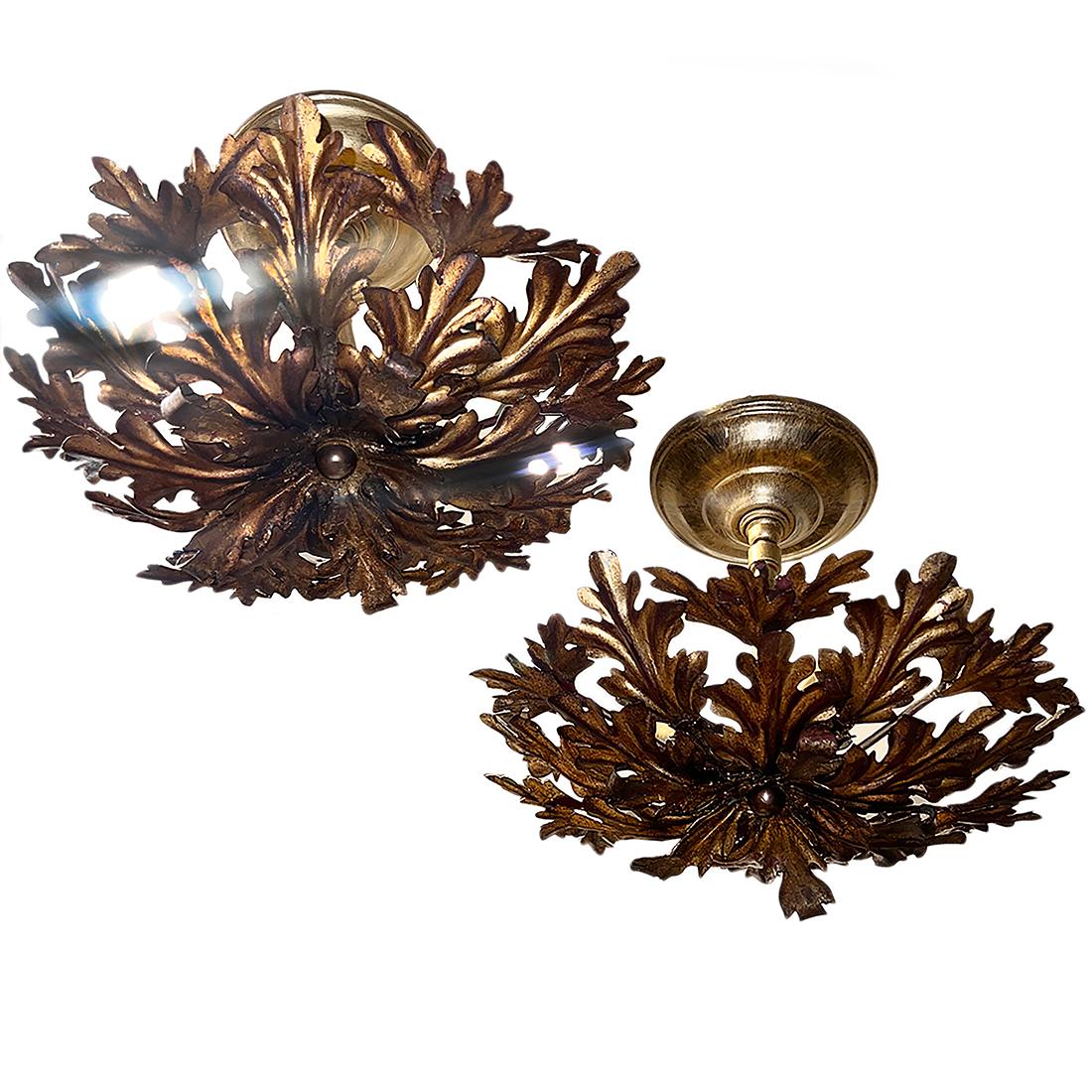 Métal Paire de luminaires en métal doré, vendus individuellement en vente