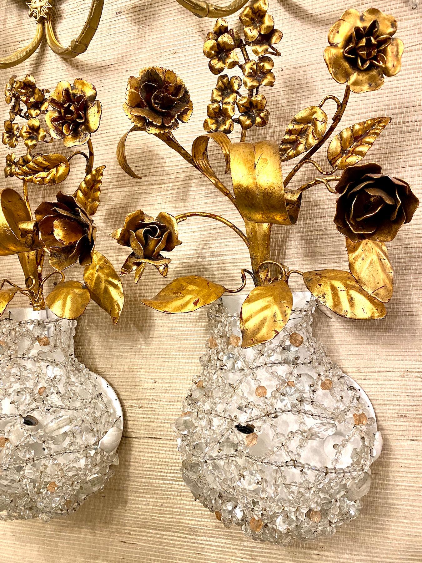 Pair of Gilt Metal Flower Sconces In Good Condition For Sale In New York, NY