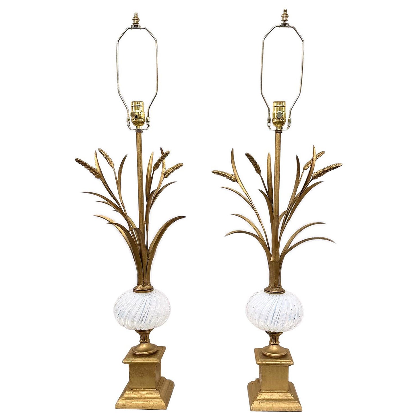 Paire de lampes en métal doré
