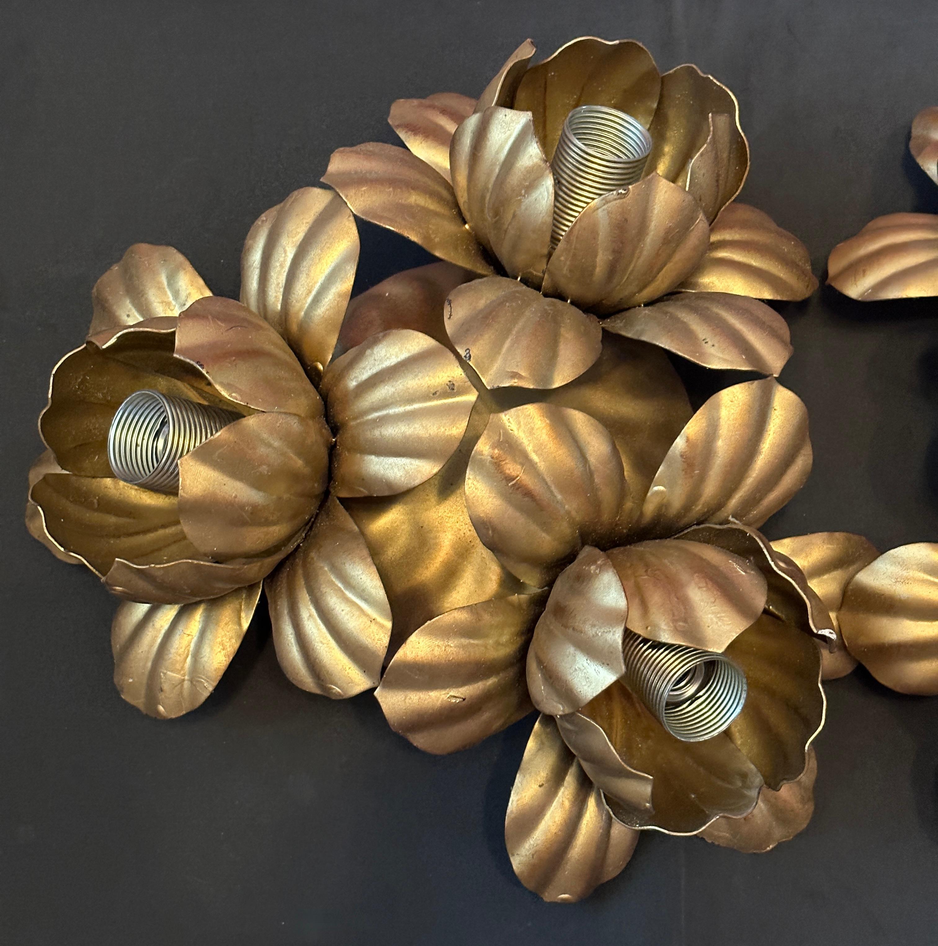 Pair of Gilt Metal Leafs and Flower Tole Hollywood Regency Flush Mount, Italy In Good Condition In Nuernberg, DE