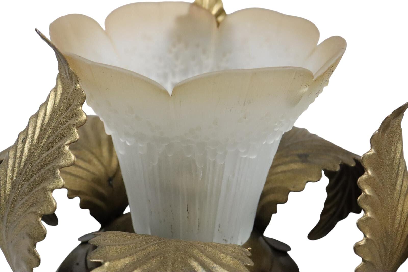 Coppia di lampade a incasso Hollywood Regency con paralume in vetro e foglie in metallo dorato, Italia in vendita 3