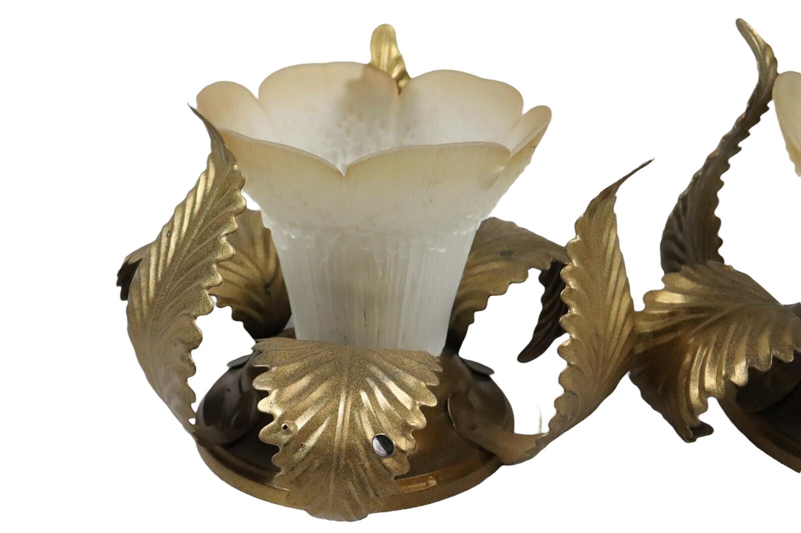 Coppia di lampade a incasso Hollywood Regency con paralume in vetro e foglie in metallo dorato, Italia in vendita 5