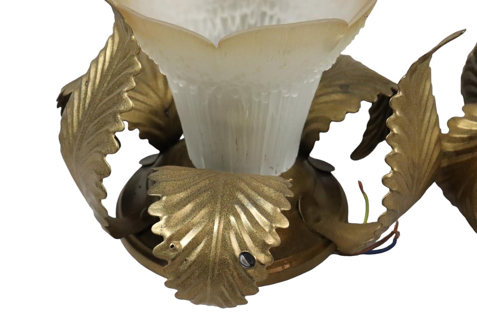 Coppia di lampade a incasso Hollywood Regency con paralume in vetro e foglie in metallo dorato, Italia in vendita 7