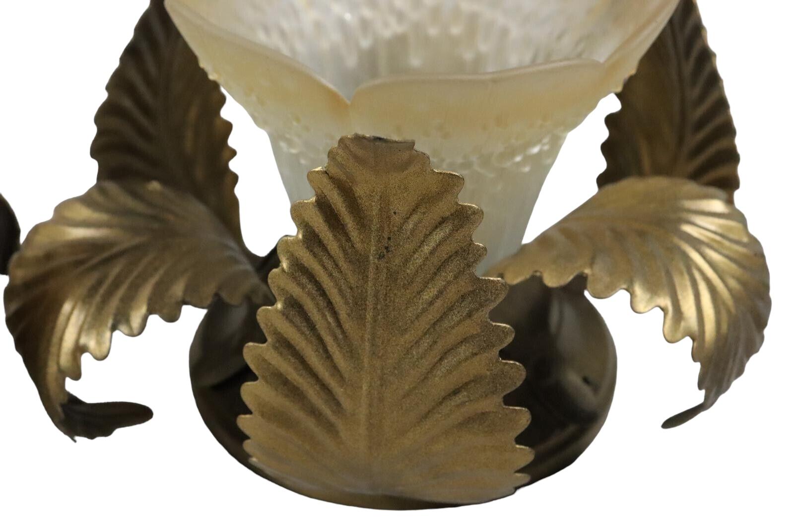 Coppia di lampade a incasso Hollywood Regency con paralume in vetro e foglie in metallo dorato, Italia in vendita 8