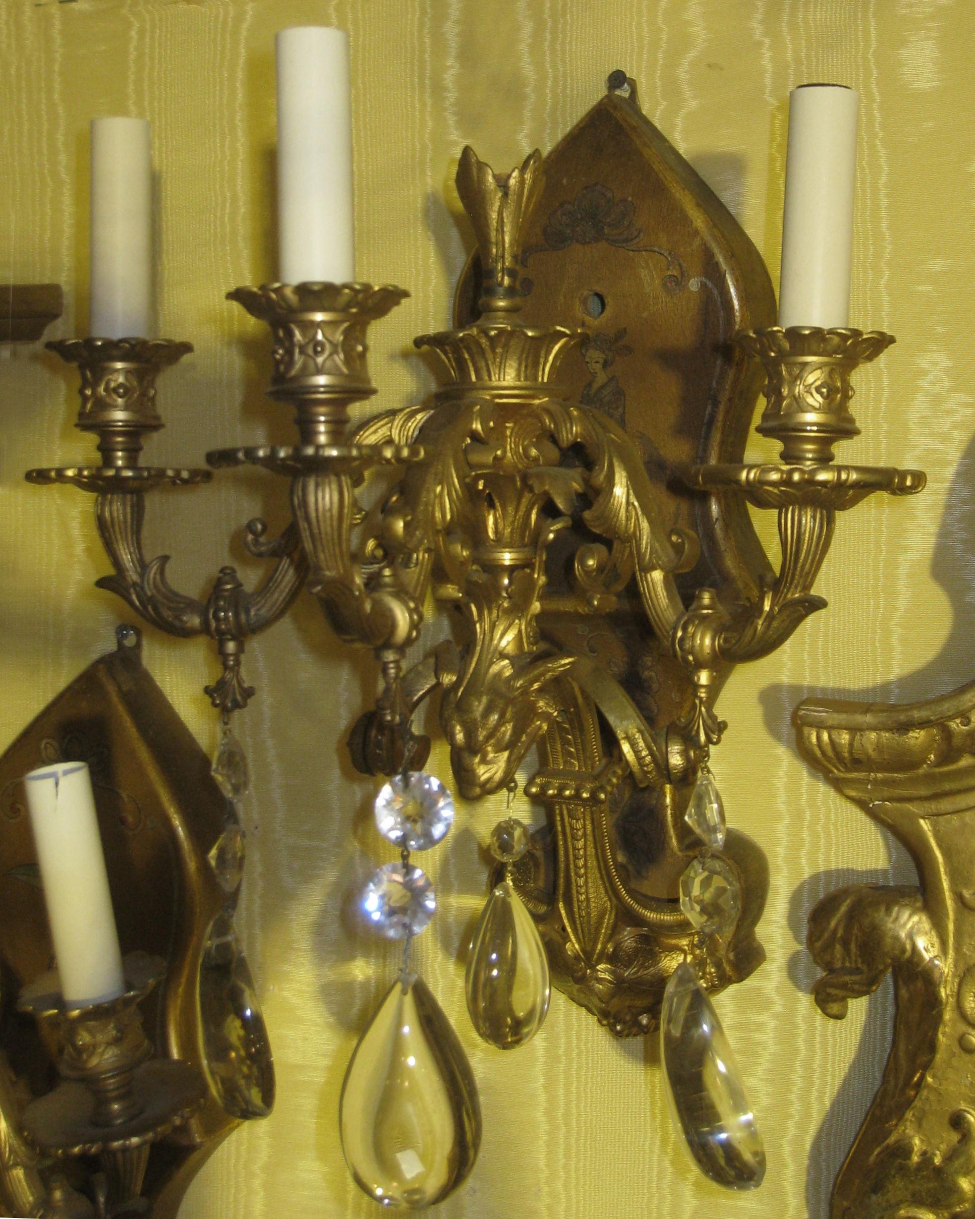 20th Century Pair of Gilt Metal Painted Chinoiserie Three-Arm Wall Light Sconces For Sale