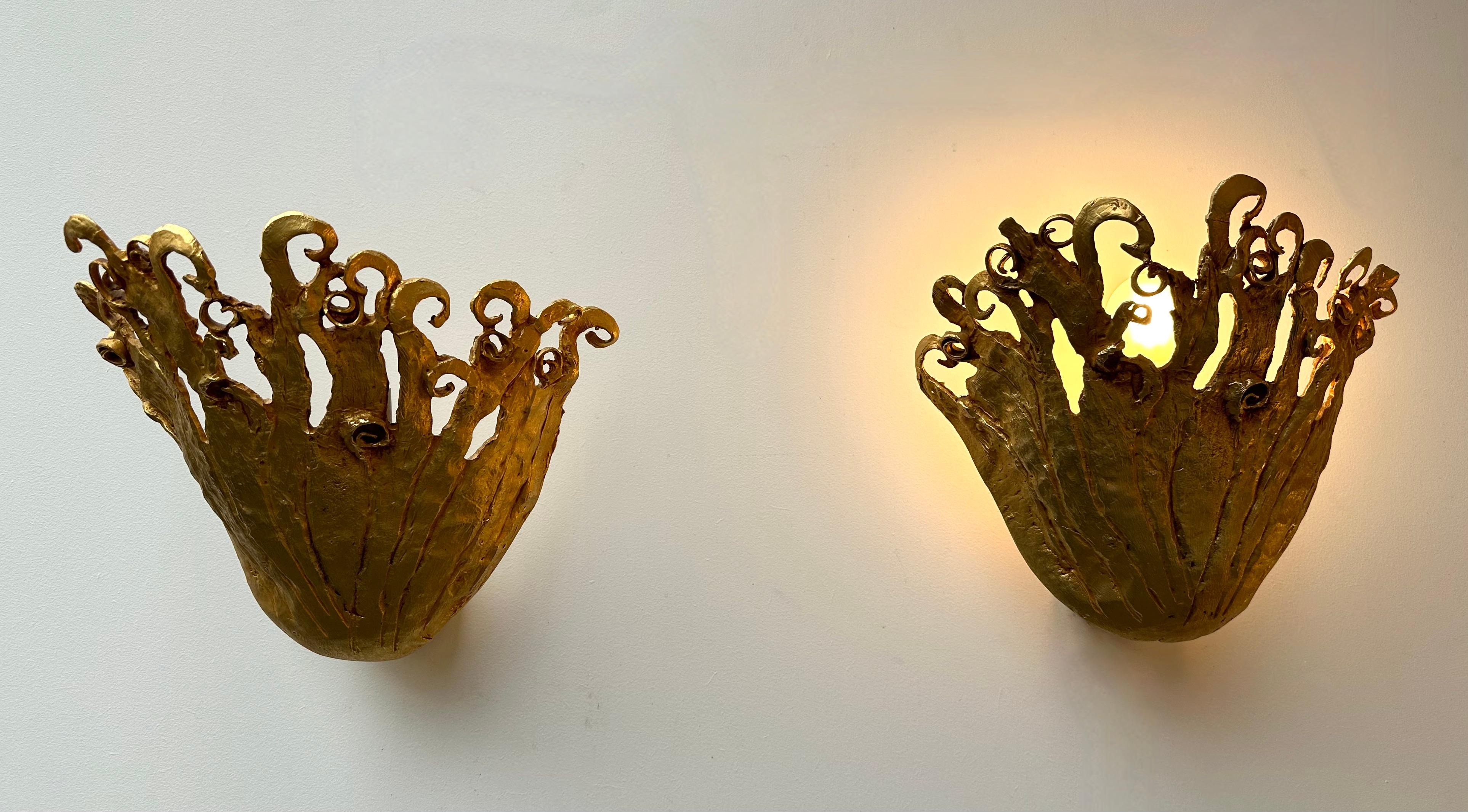 Doré Paire d'appliques en métal doré de Fondica, France, années 1990 en vente