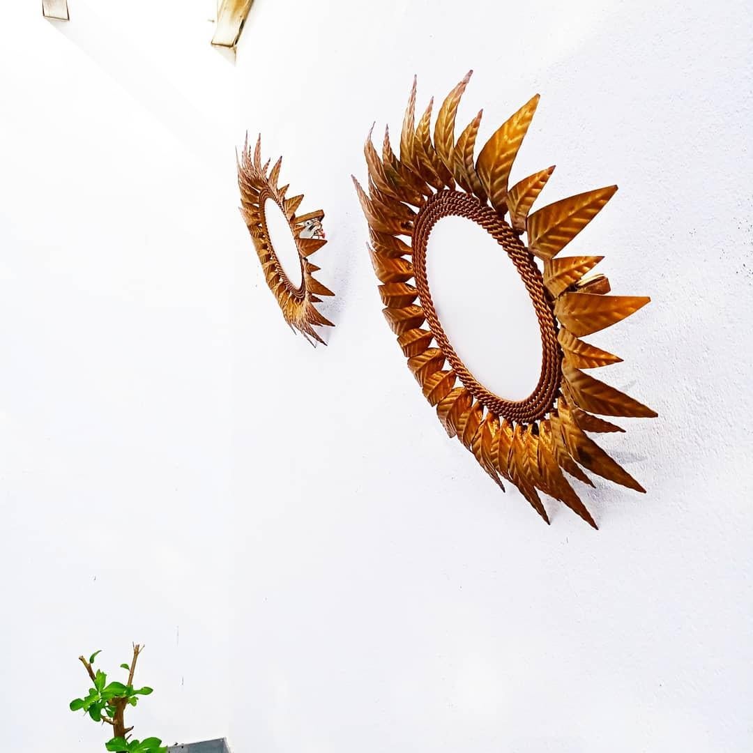 Pair of Gilt Metal Sunburst Wall Sconces, Spain, 1950s In Good Condition For Sale In L'Escala, ES
