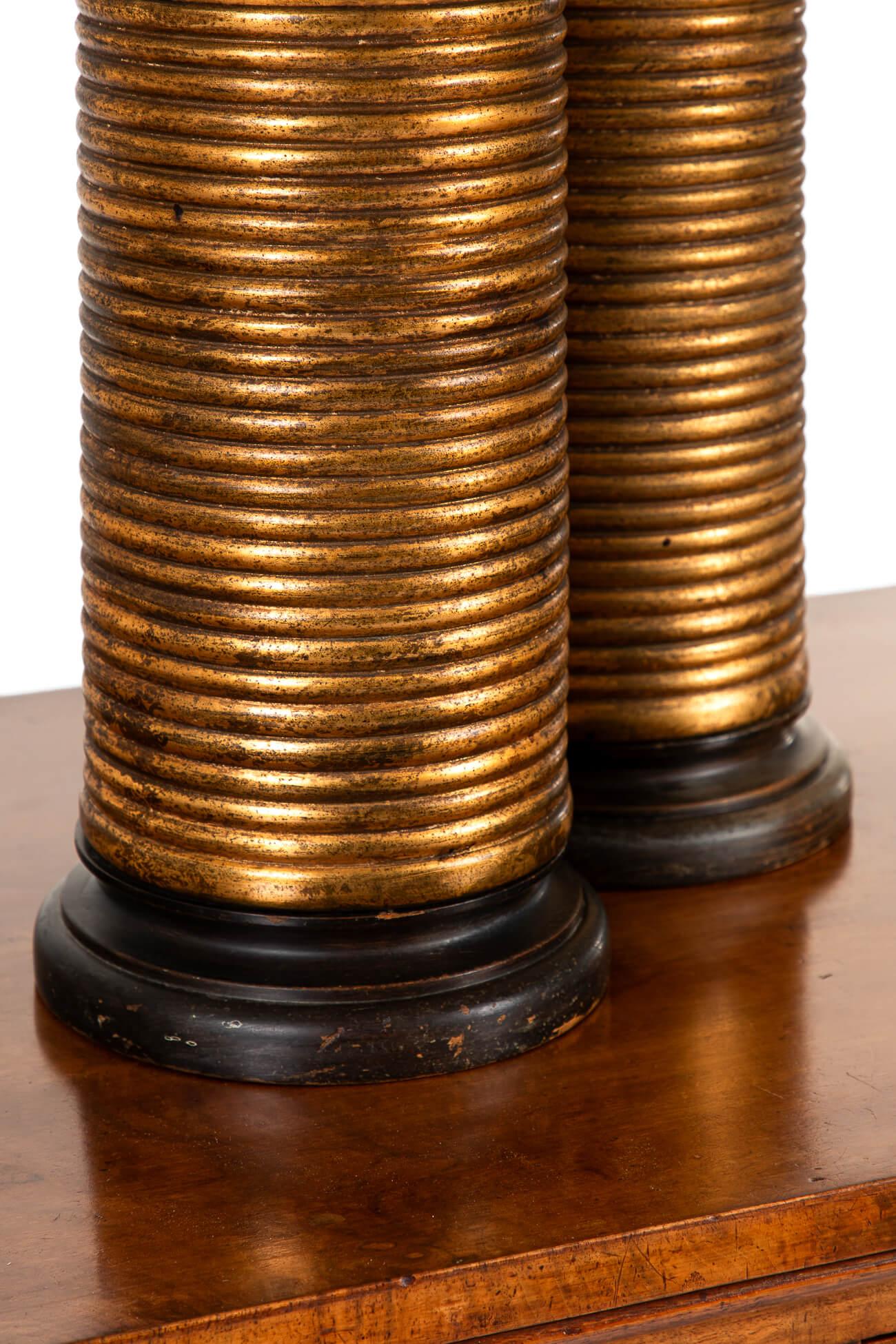 Paire de lampes de table en métal doré en vente 2