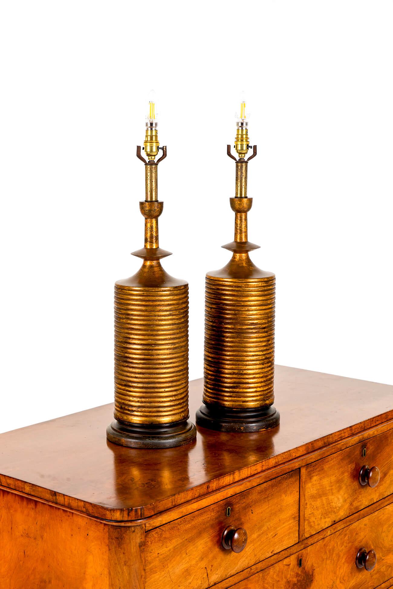 Mid-Century Modern Paire de lampes de table en métal doré en vente