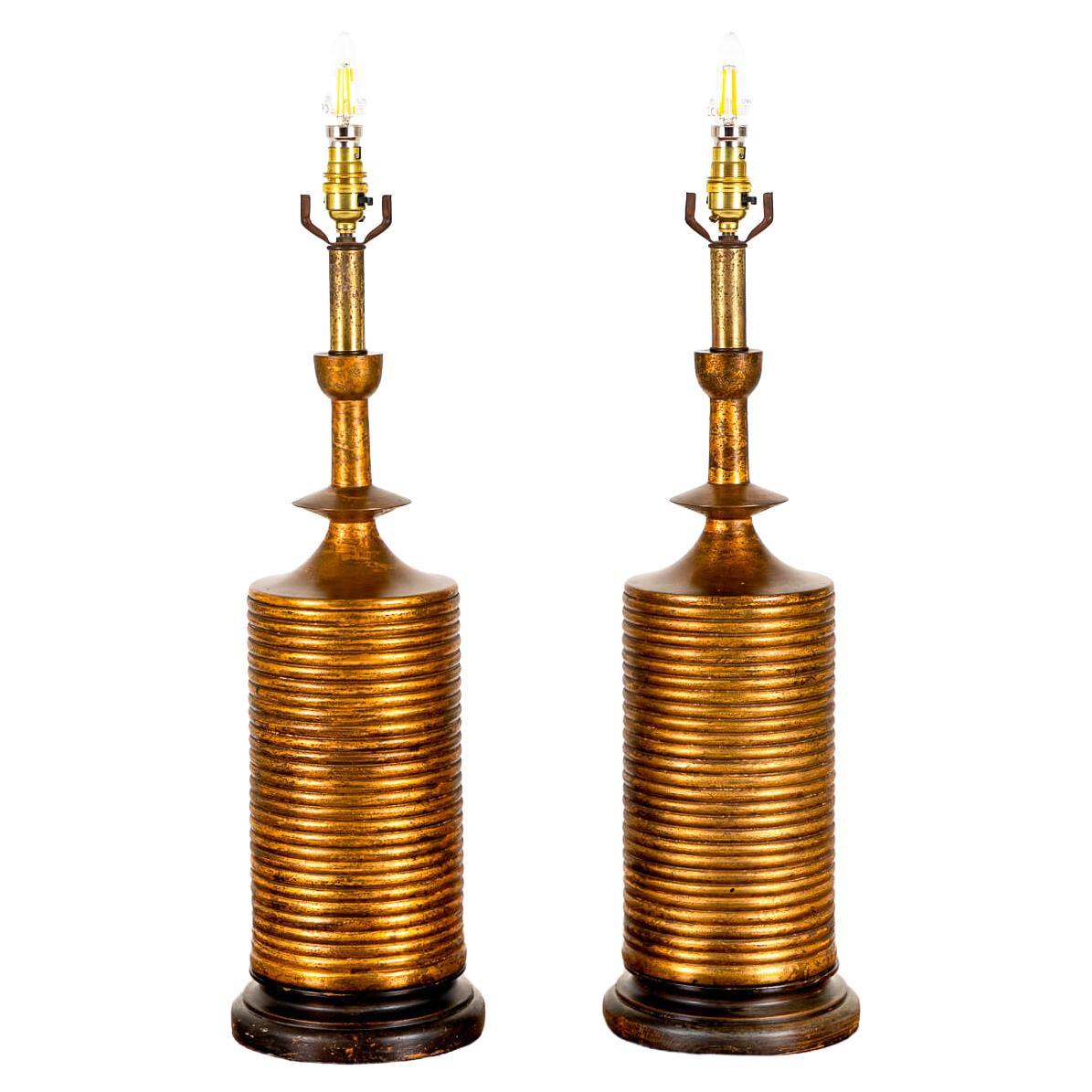 Pareja de lámparas de mesa de metal dorado