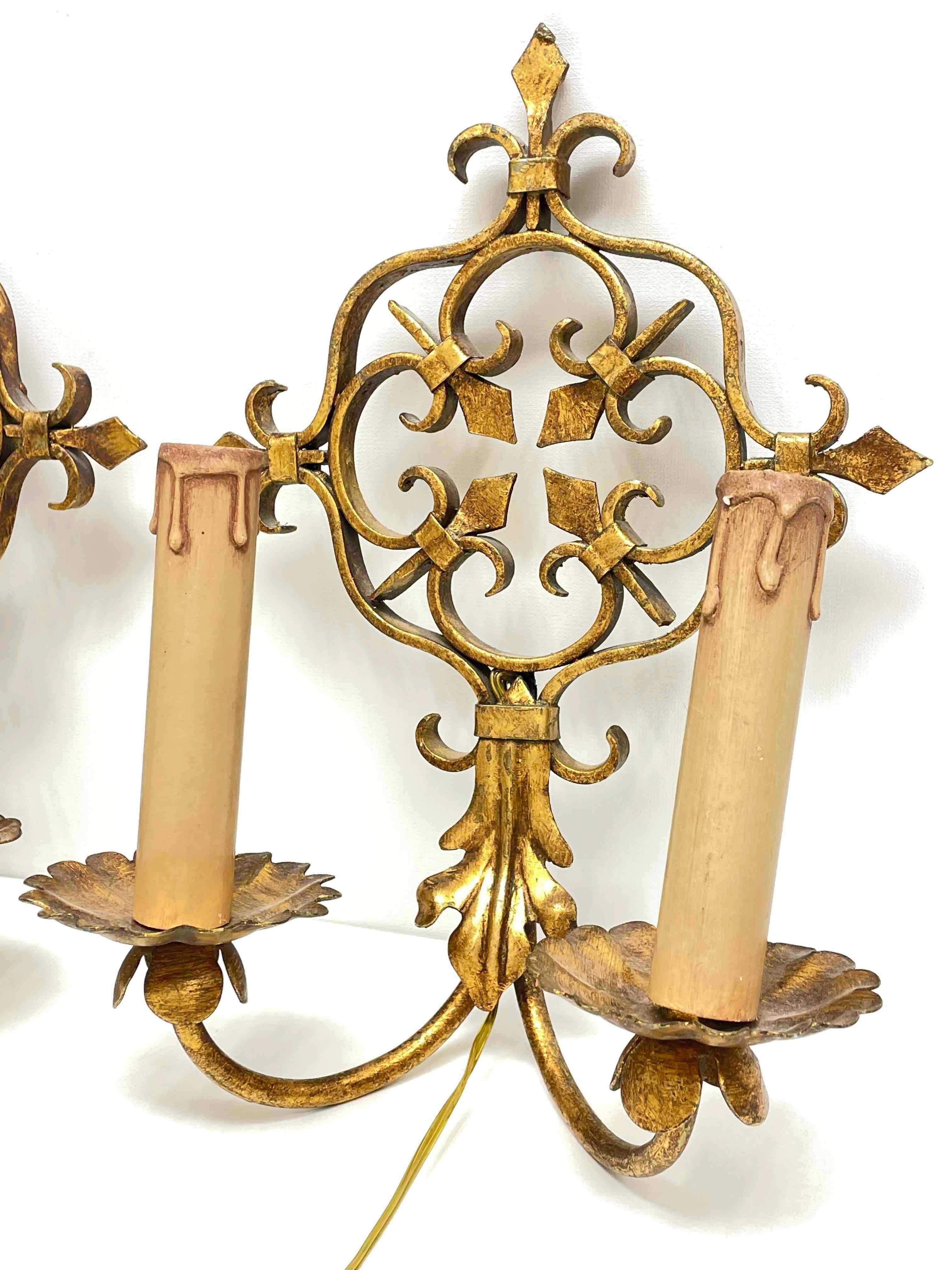Mid-20th Century Pair of Gilt Metal Tole Toleware Sconces by Banci Firenze, Italy, 1960s For Sale