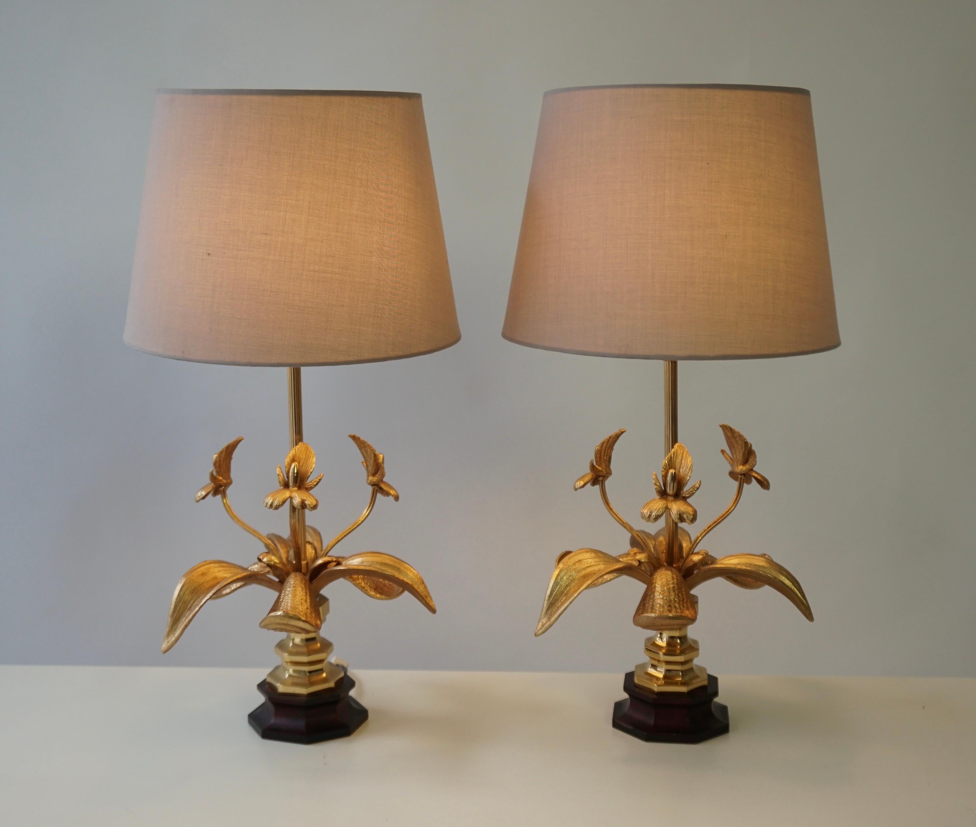 Elegante paire de lampes de table en forme d'orchidée dorée, France, vers les années 1970

Cette exquise paire de lampes de table en forme d'orchidée dorée, fabriquée en France dans les années 1970, incarne le mariage parfait de la beauté naturelle