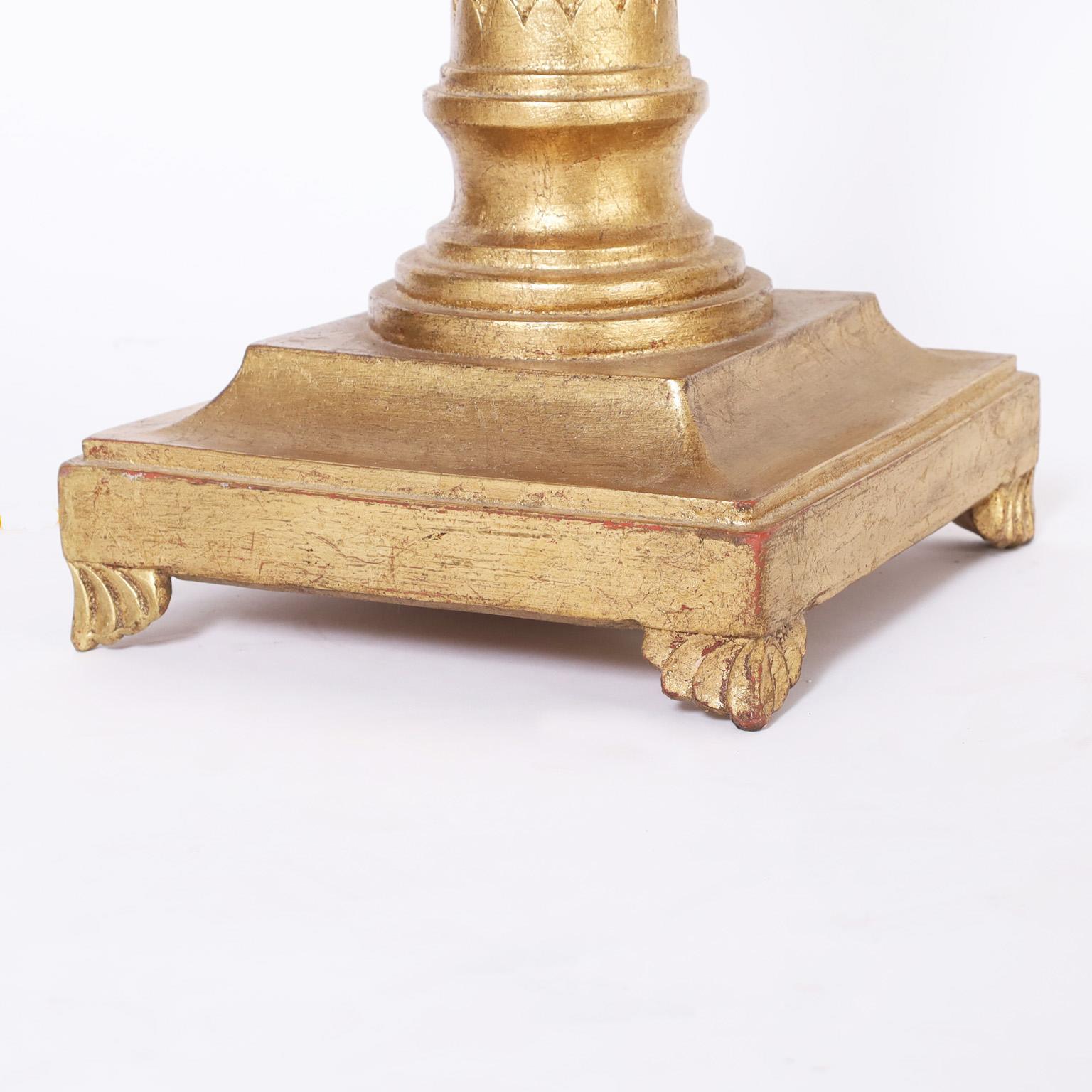 20ième siècle Paire de lampes de table en bois de palmier doré en vente