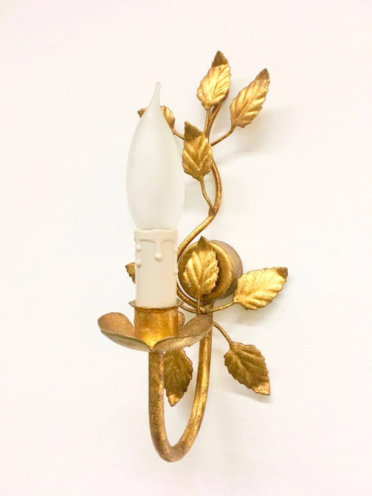 Paire d'appliques dorées à petites feuilles:: Vintage:: Italie:: années 60 Bon état à Frisco, TX