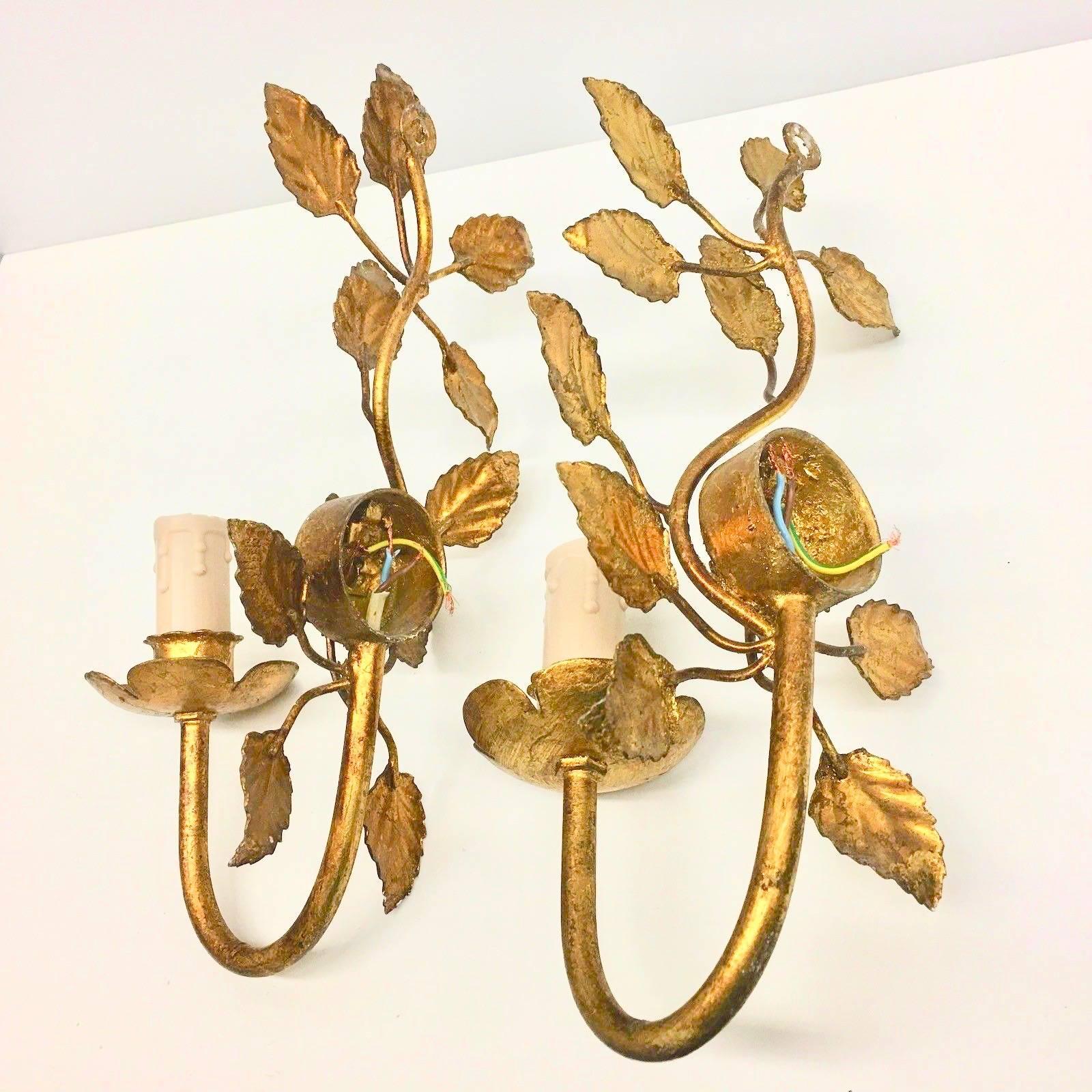 Métal Paire d'appliques dorées à petites feuilles:: Vintage:: Italie:: années 60
