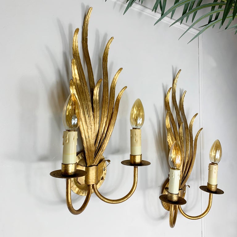 Pair of Gilt Reed Leaf Wall Lights, Att to ‘Ferro Art’ In Good Condition For Sale In Hastings, GB