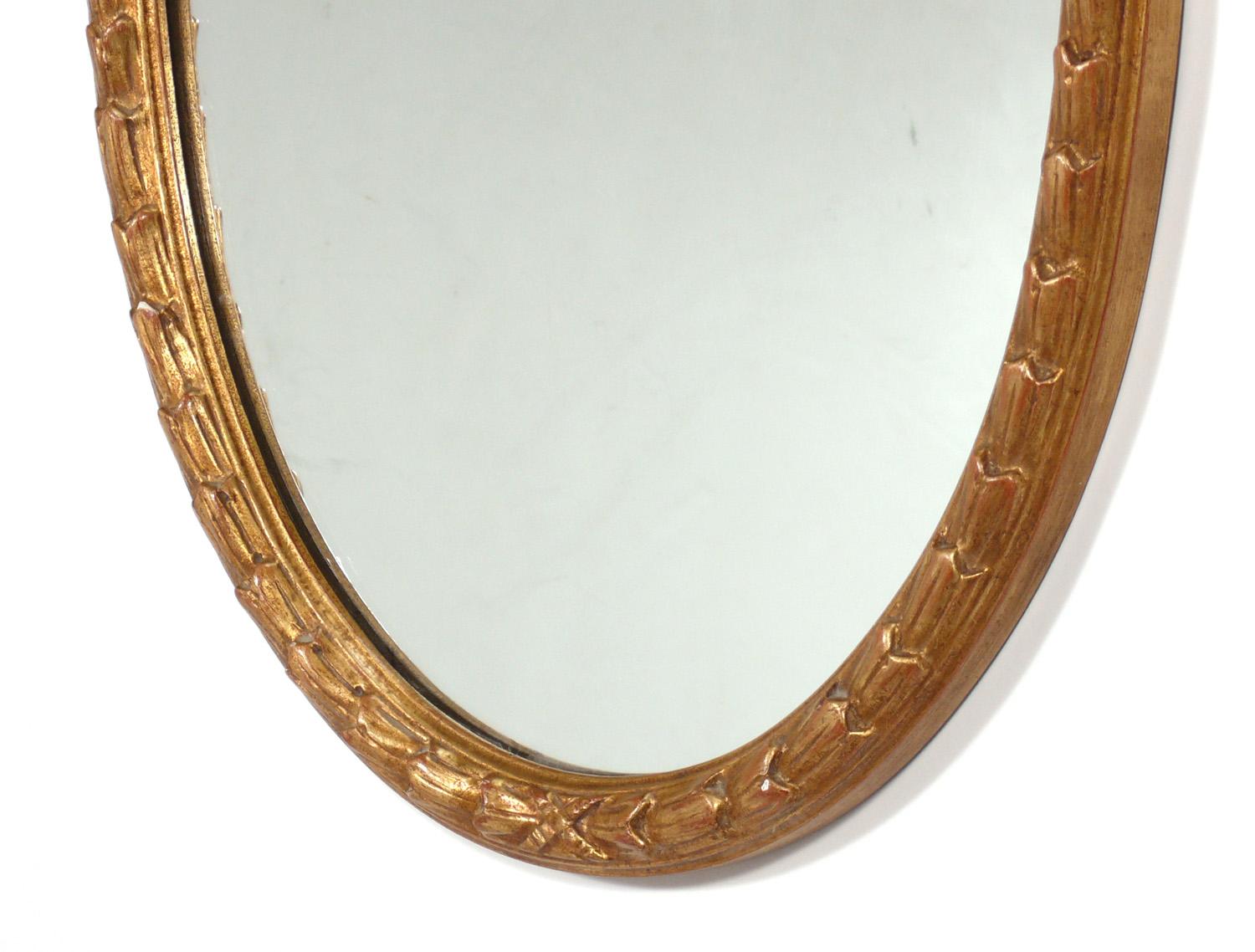 Doré Paire de miroirs italiens ovales dorés de style rococo de l'hôtel Carlyle NYC en vente