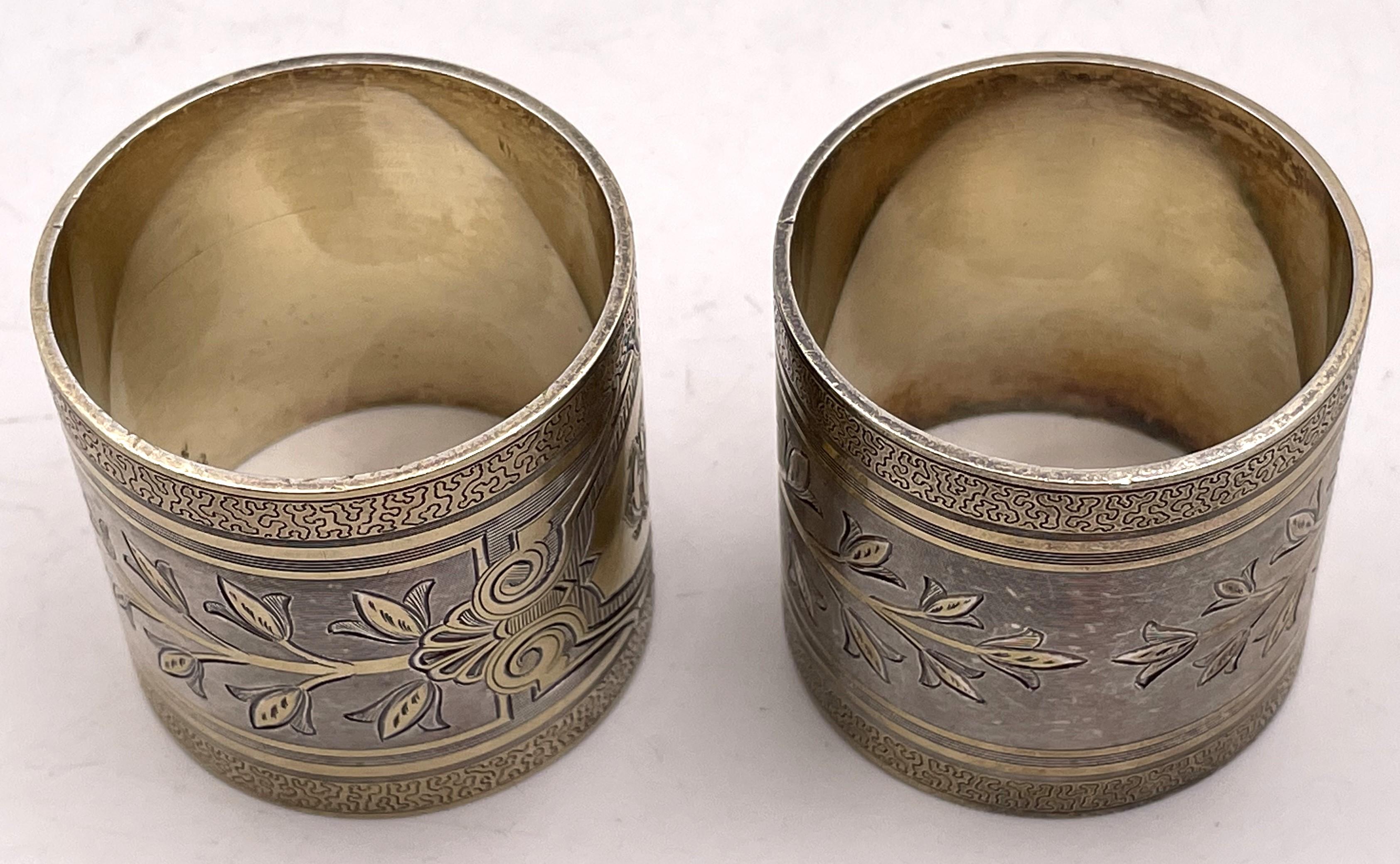 Coppia di portatovaglioli in argento dorato con motivi incisi Fine '800 inizio '900 In condizioni buone in vendita a New York, NY