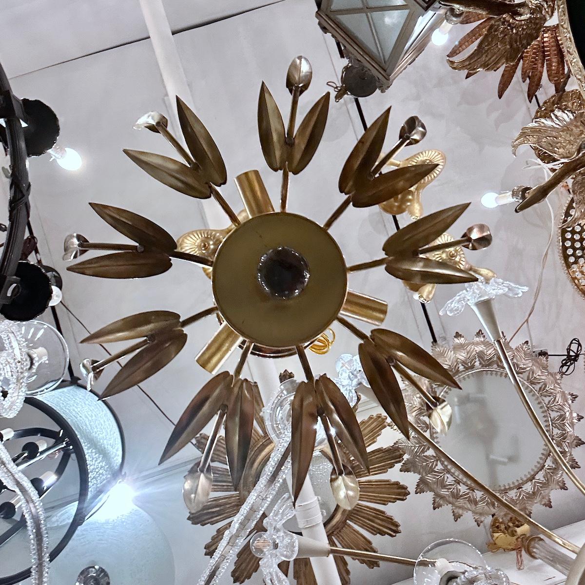 Français Paire de luminaires en forme de soleil doré, vendus individuellement en vente