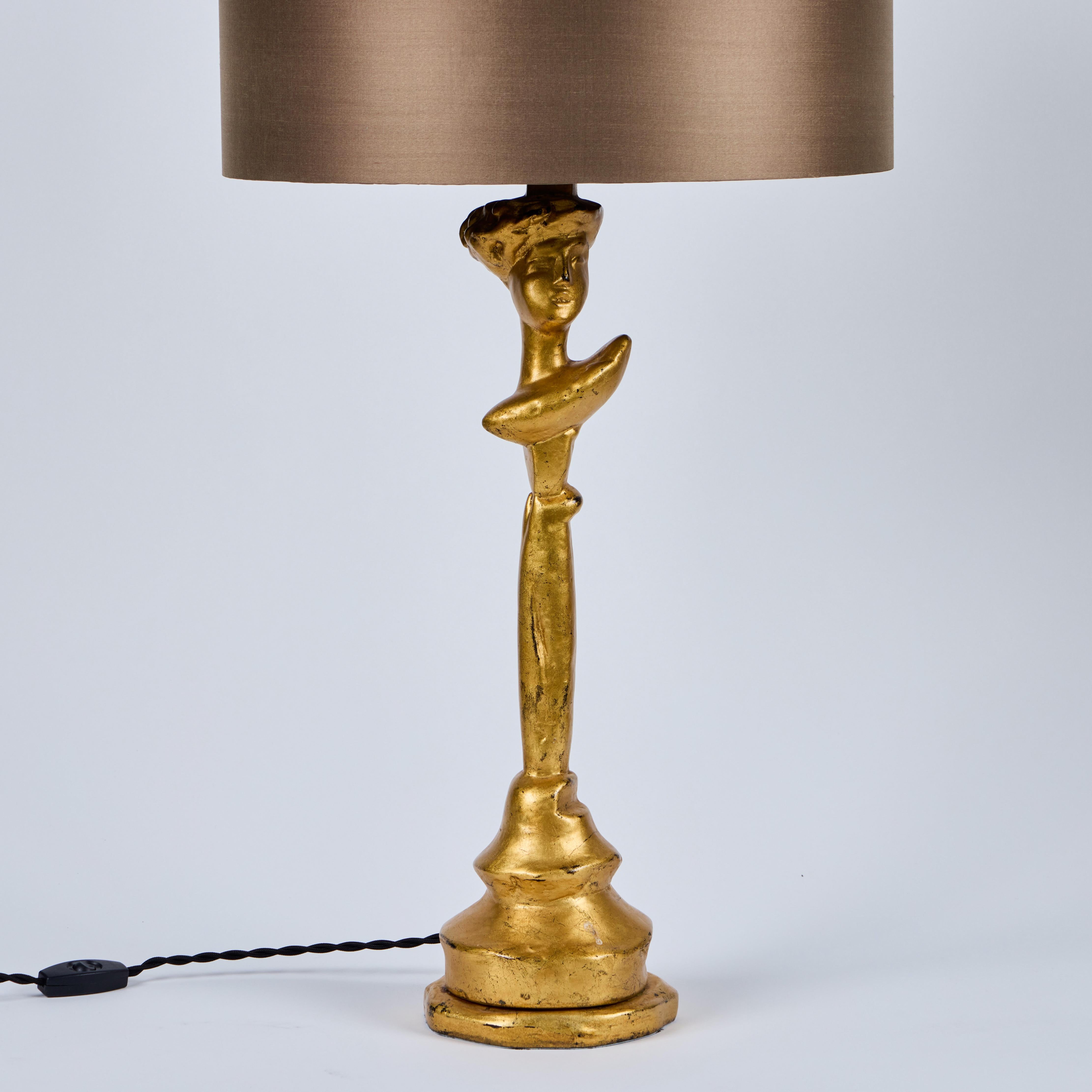 Pair of Gilt Tete-a-Tete Figural Lamps by Sirmos, 1980's In Good Condition For Sale In Pasadena, CA