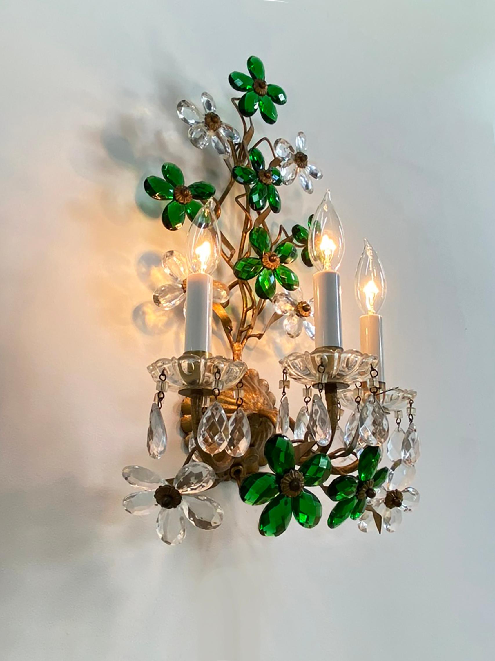 Pair of Gilt Tole Clear and Green Crystal Sconces Attributed to Maison Baguès For Sale 5