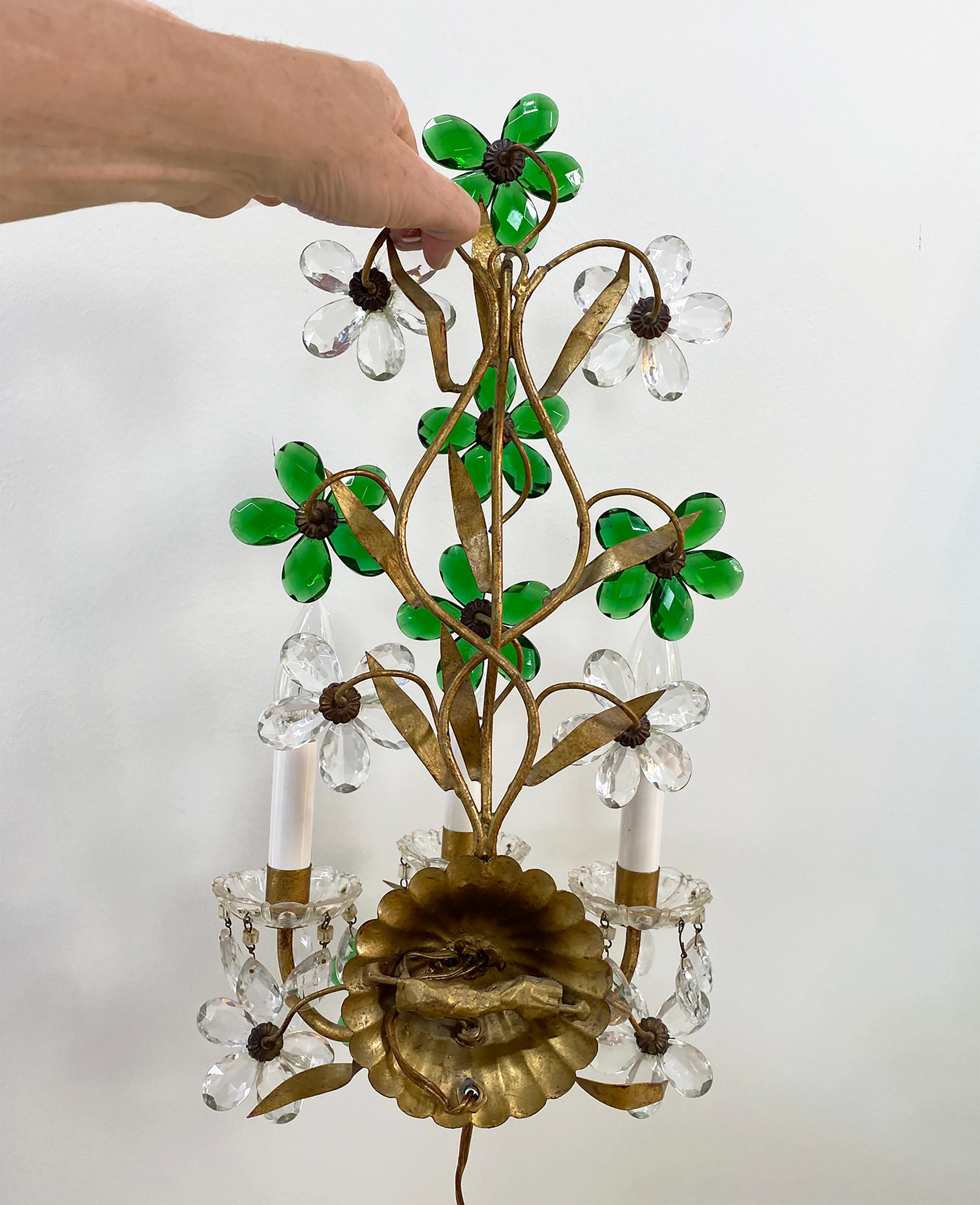 Pair of Gilt Tole Clear and Green Crystal Sconces Attributed to Maison Baguès For Sale 7