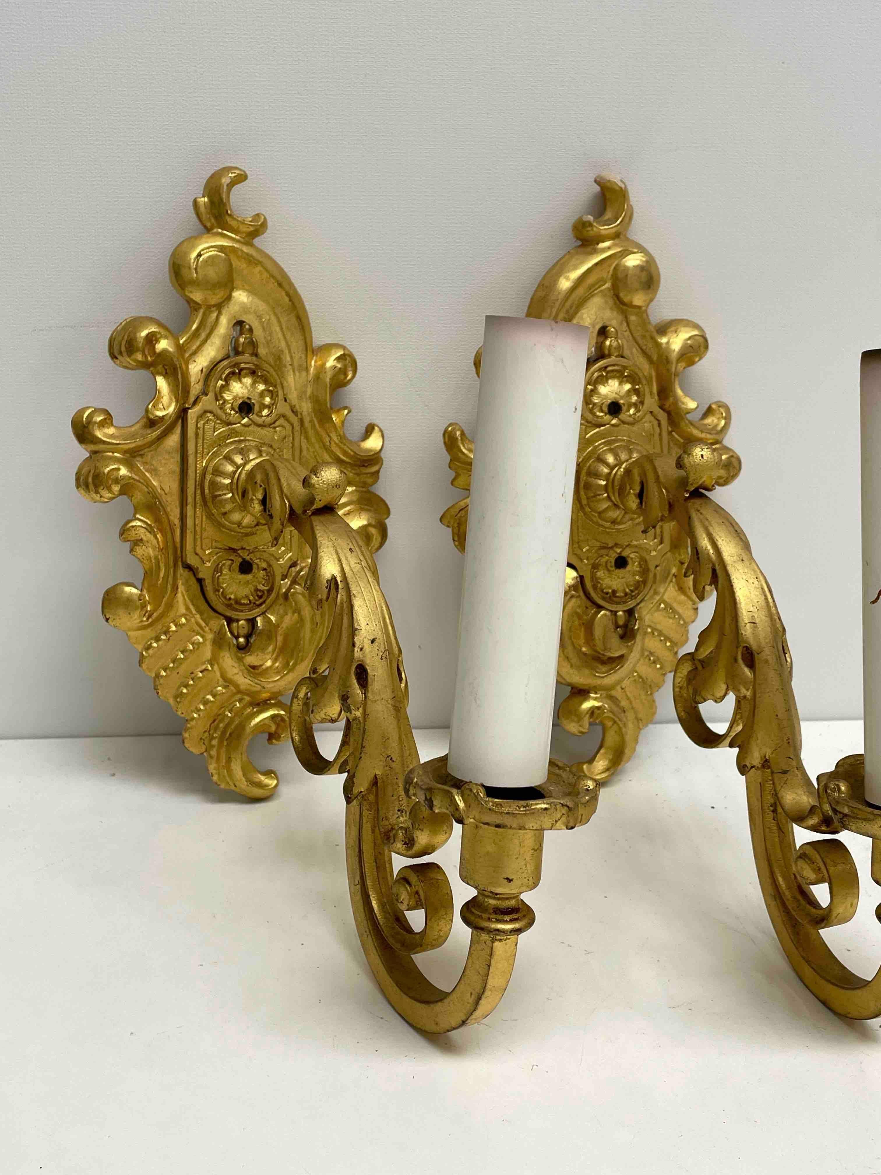 Hollywood Regency Pair of Gilt Wood and Gilt Metal Tole Toleware Sconces, Italy, 1960s For Sale