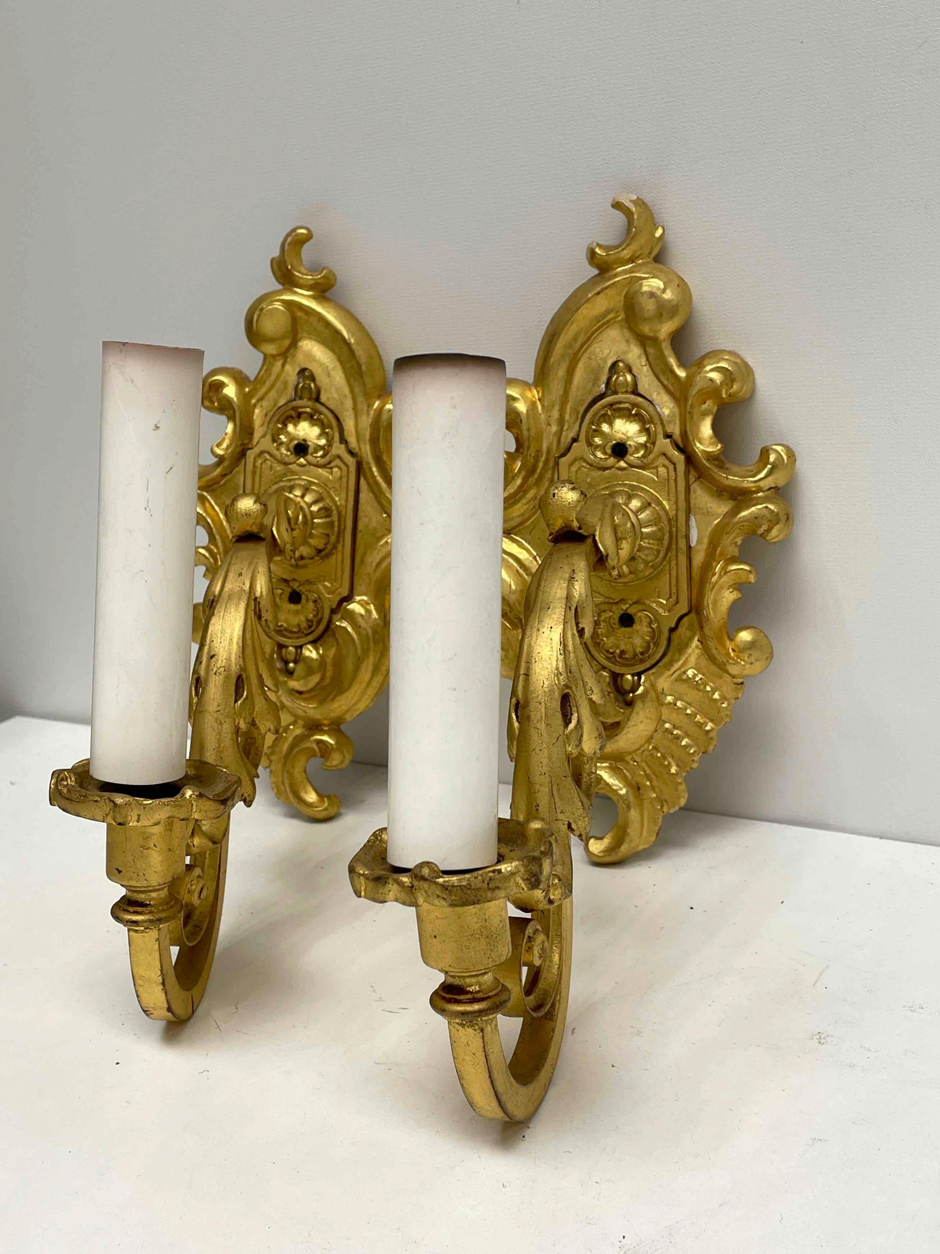 Italian Pair of Gilt Wood and Gilt Metal Tole Toleware Sconces, Italy, 1960s For Sale