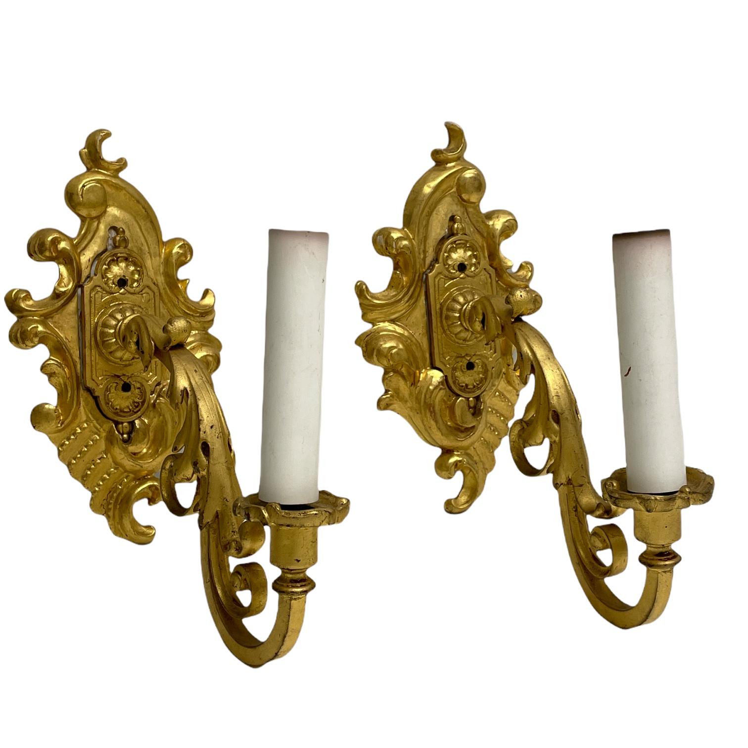 Pair of Gilt Wood and Gilt Metal Tole Toleware Sconces, Italy, 1960s In Good Condition For Sale In Nuernberg, DE