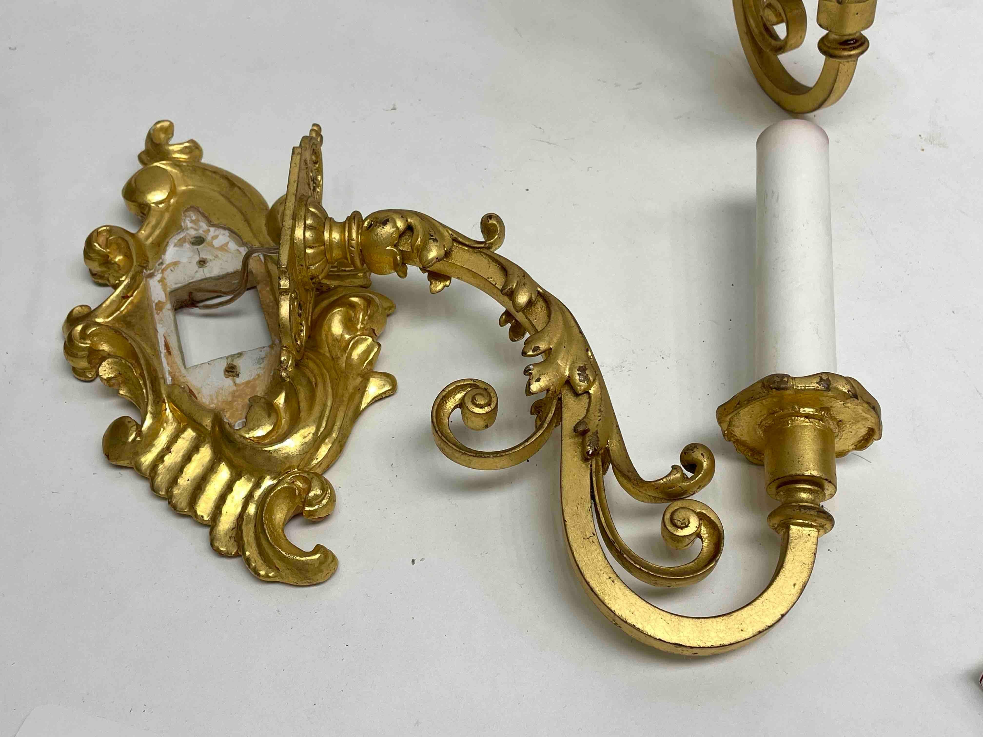 Pair of Gilt Wood and Gilt Metal Tole Toleware Sconces, Italy, 1960s For Sale 2