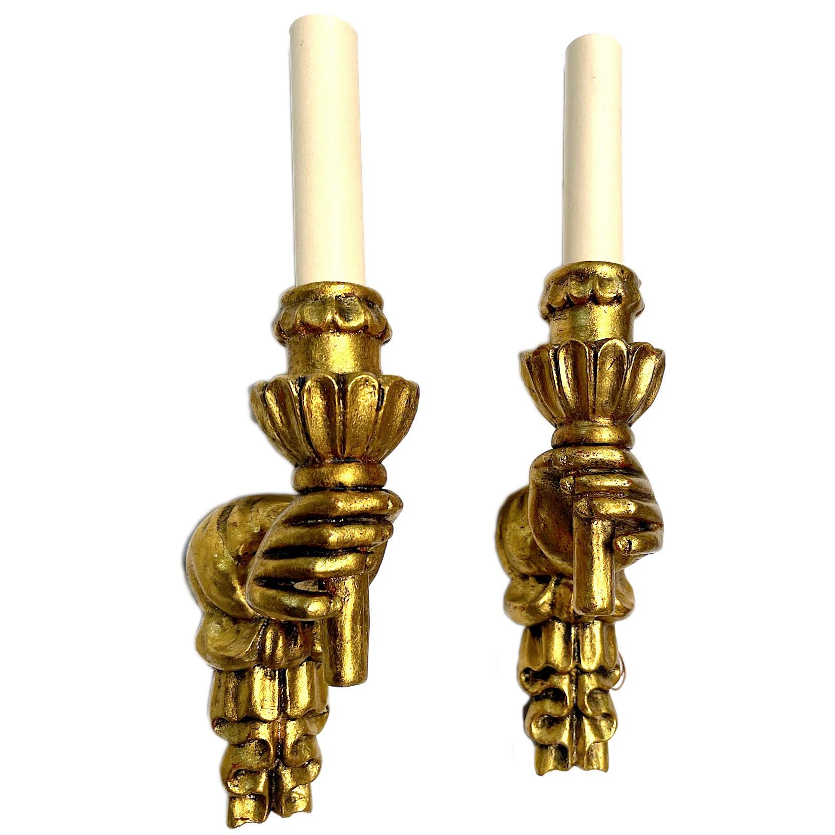 Pair of  Large Carved Giltwood Sconces In Good Condition For Sale In New York, NY