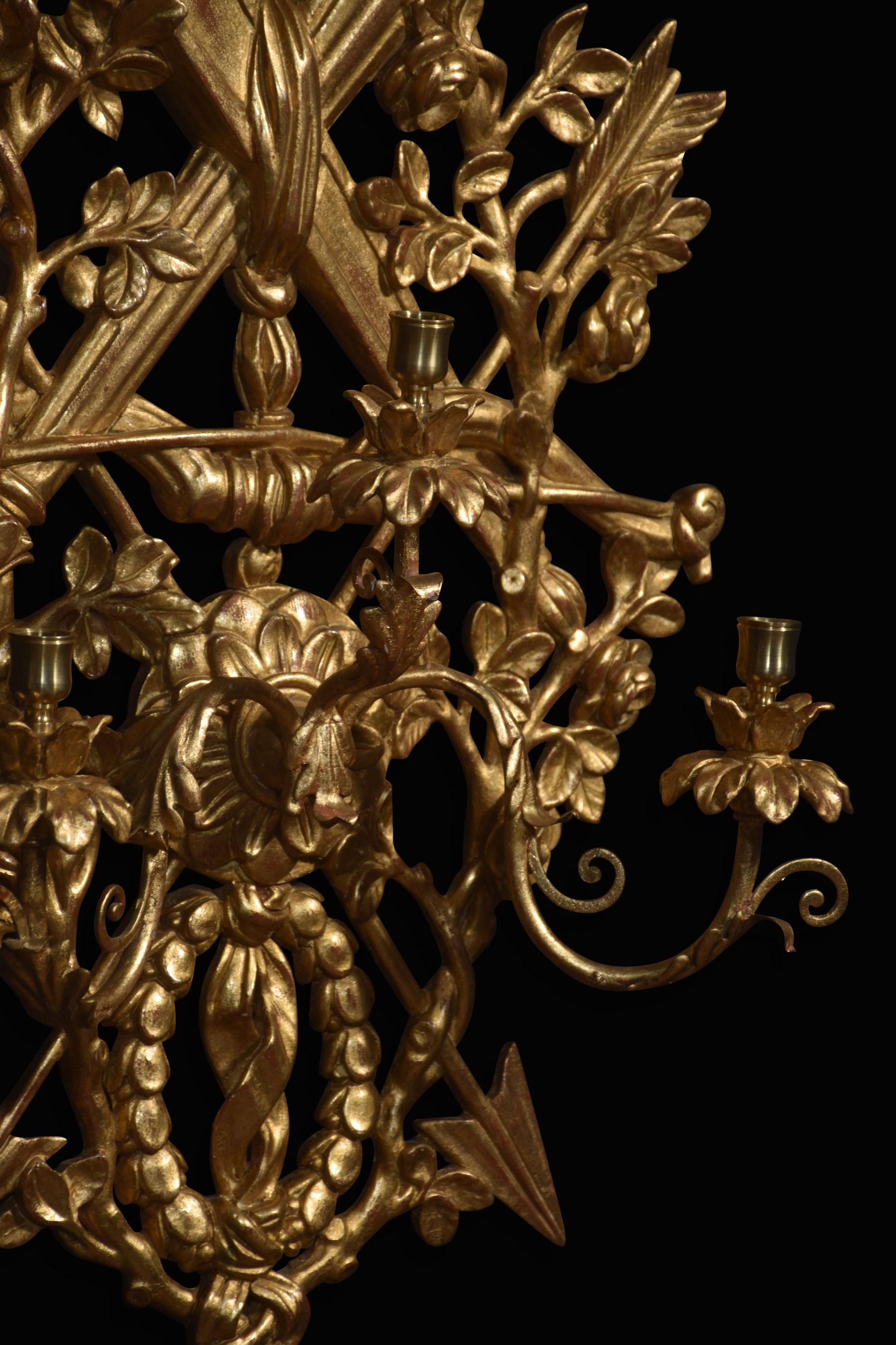 Giltwood Pair of gilt-wood three light wall appliqués For Sale